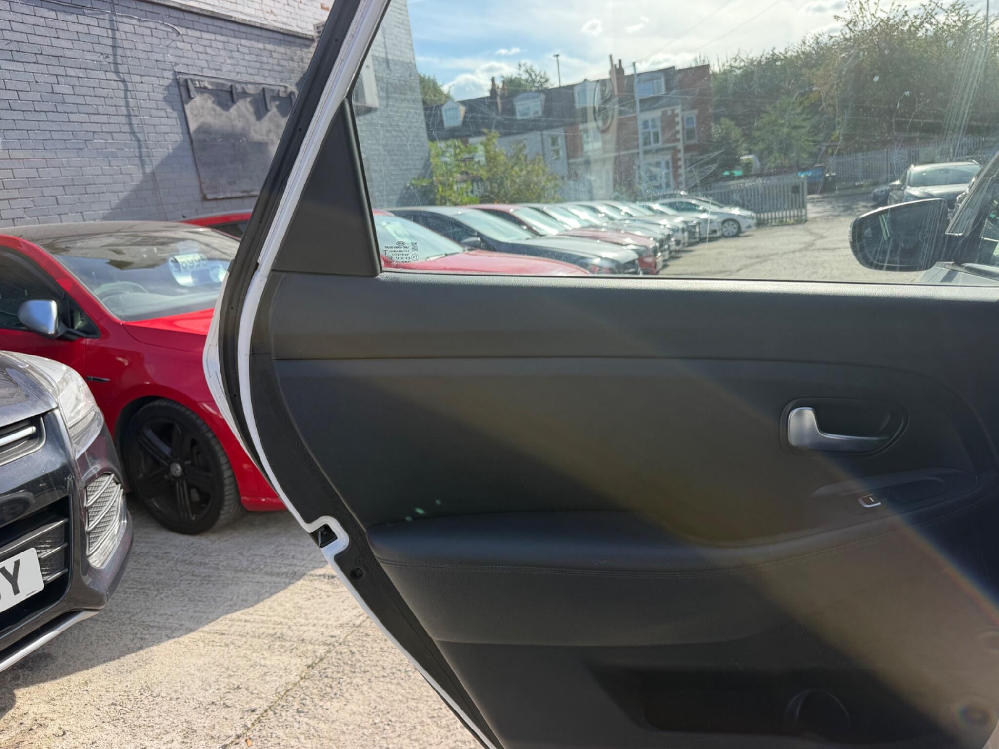 Kia Carens view 23