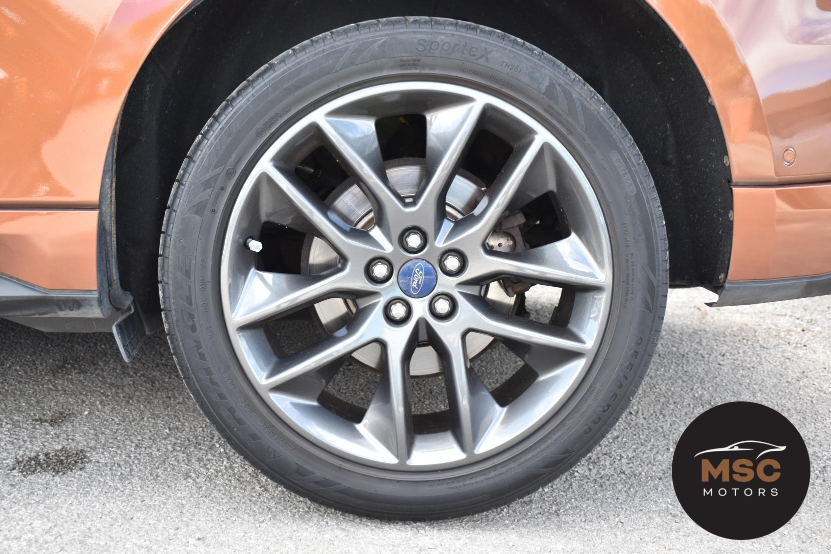 Ford Edge view 27