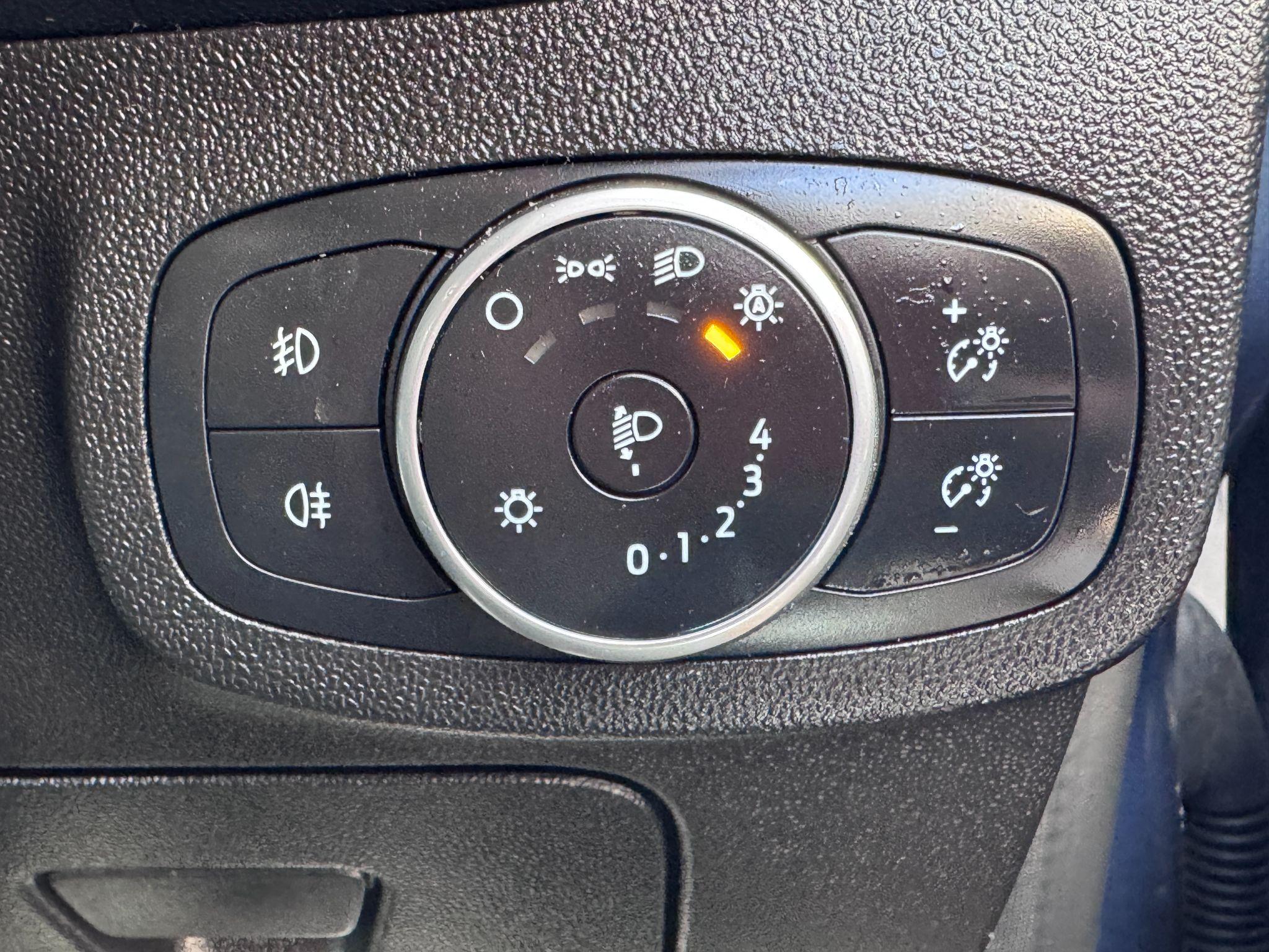 2018 Ford Fiesta image 35