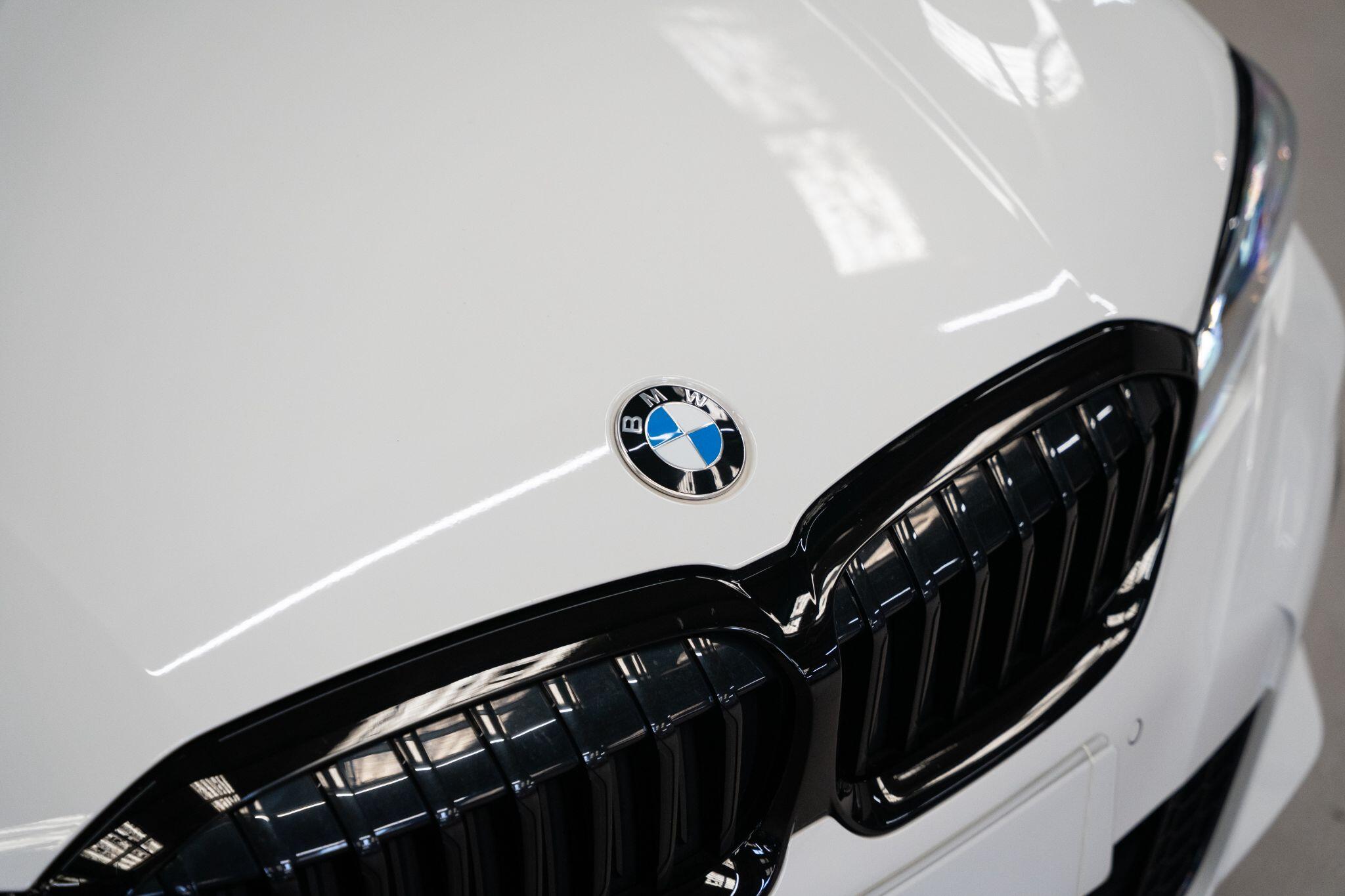BMW 3 Series view 60