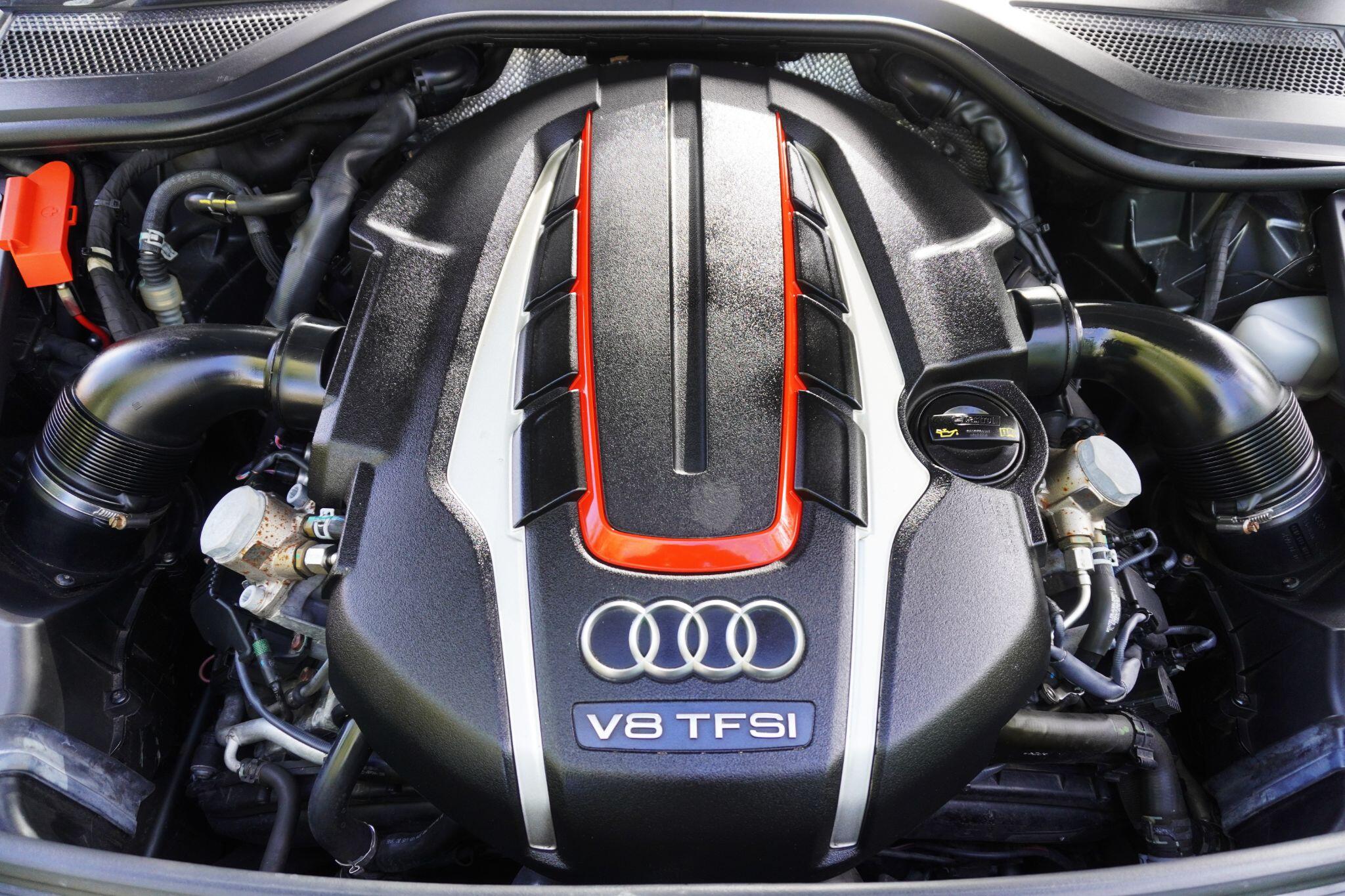 Audi S8 view 86