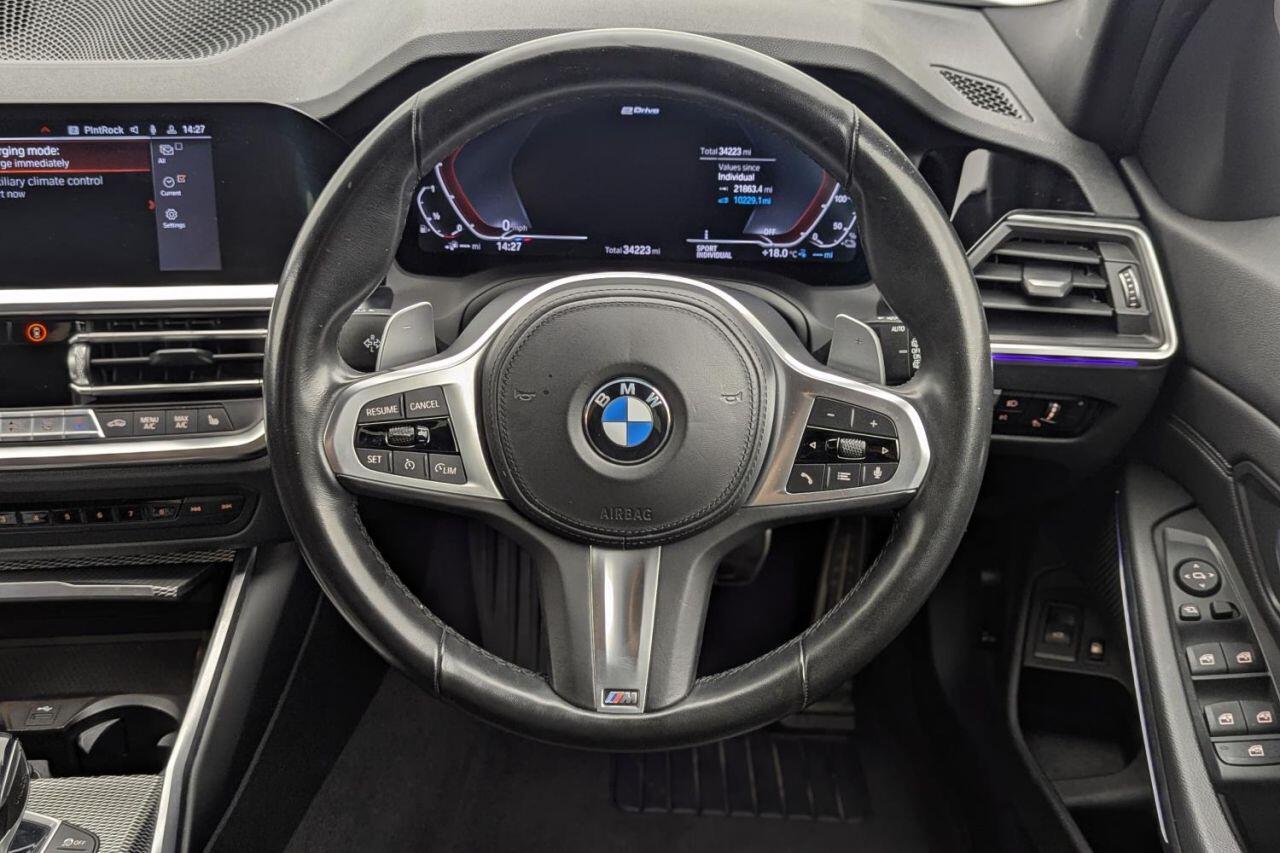 BMW 3 Series view 32