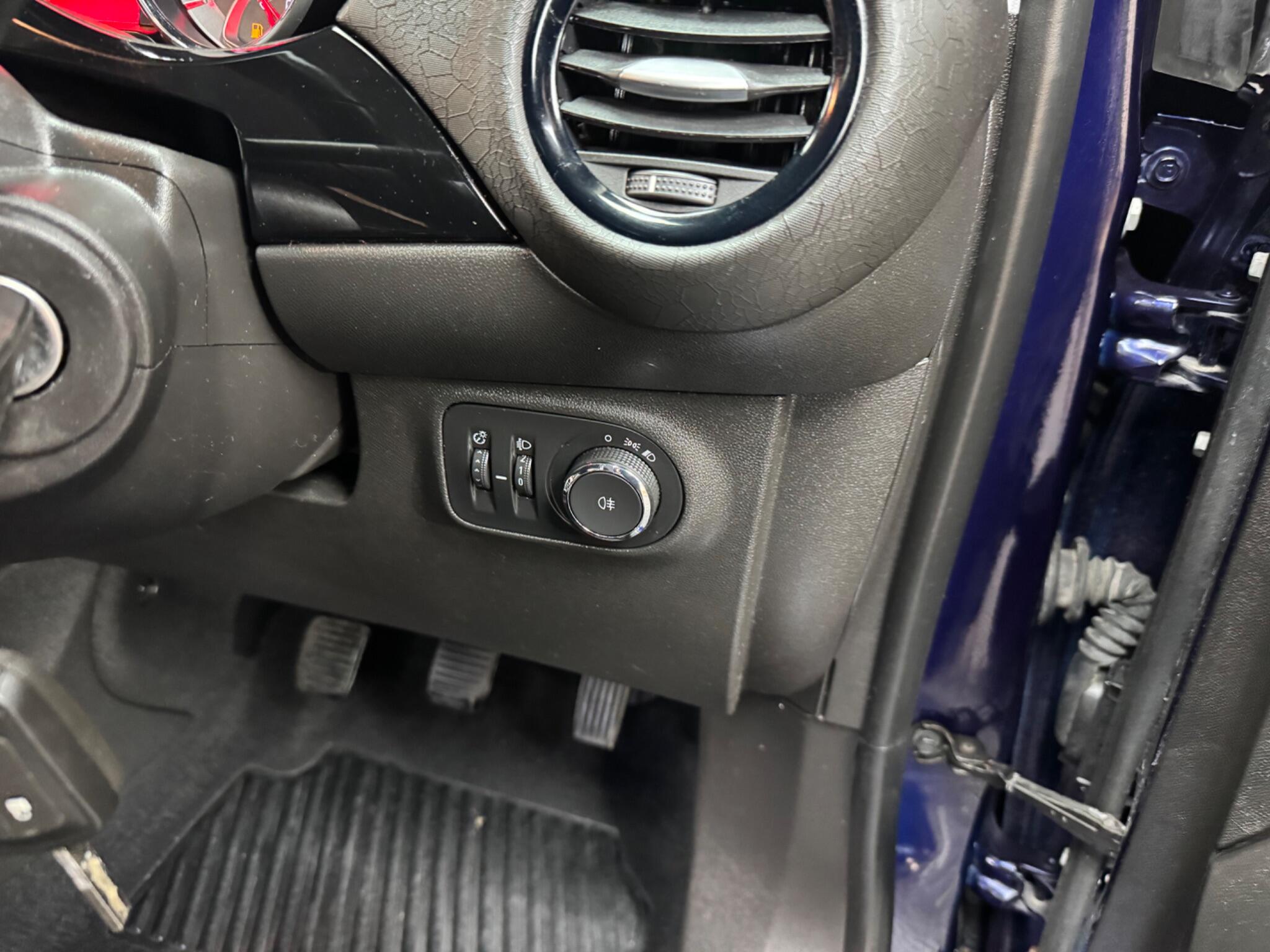 Vauxhall Adam view 28