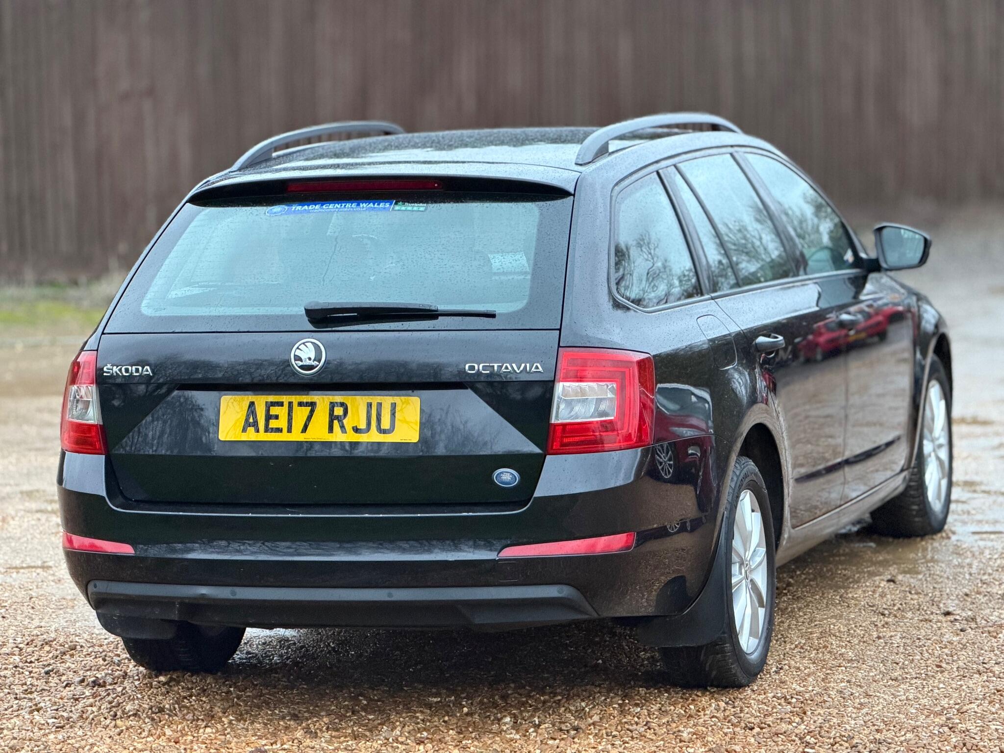 2017 Skoda Octavia 1.6 TDI S Euro 6 (s/s) 5dr image 25