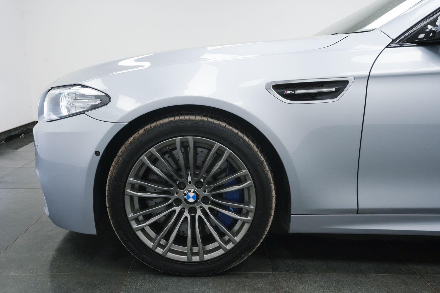 BMW M5 view 7