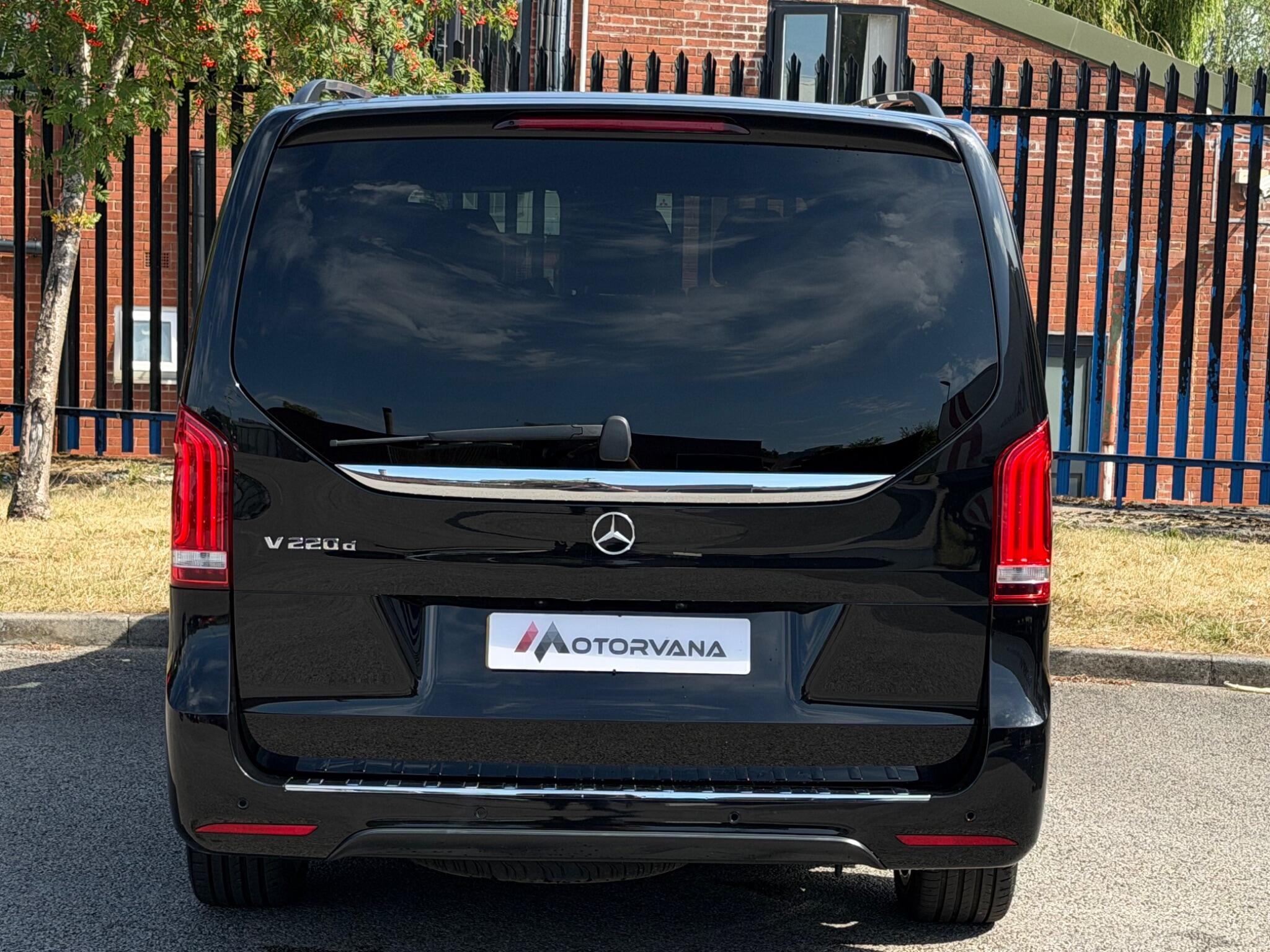 Mercedes-Benz V-Class view 14