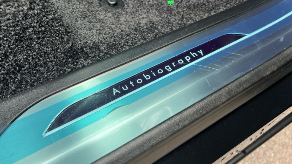 Land Rover Range Rover view 21