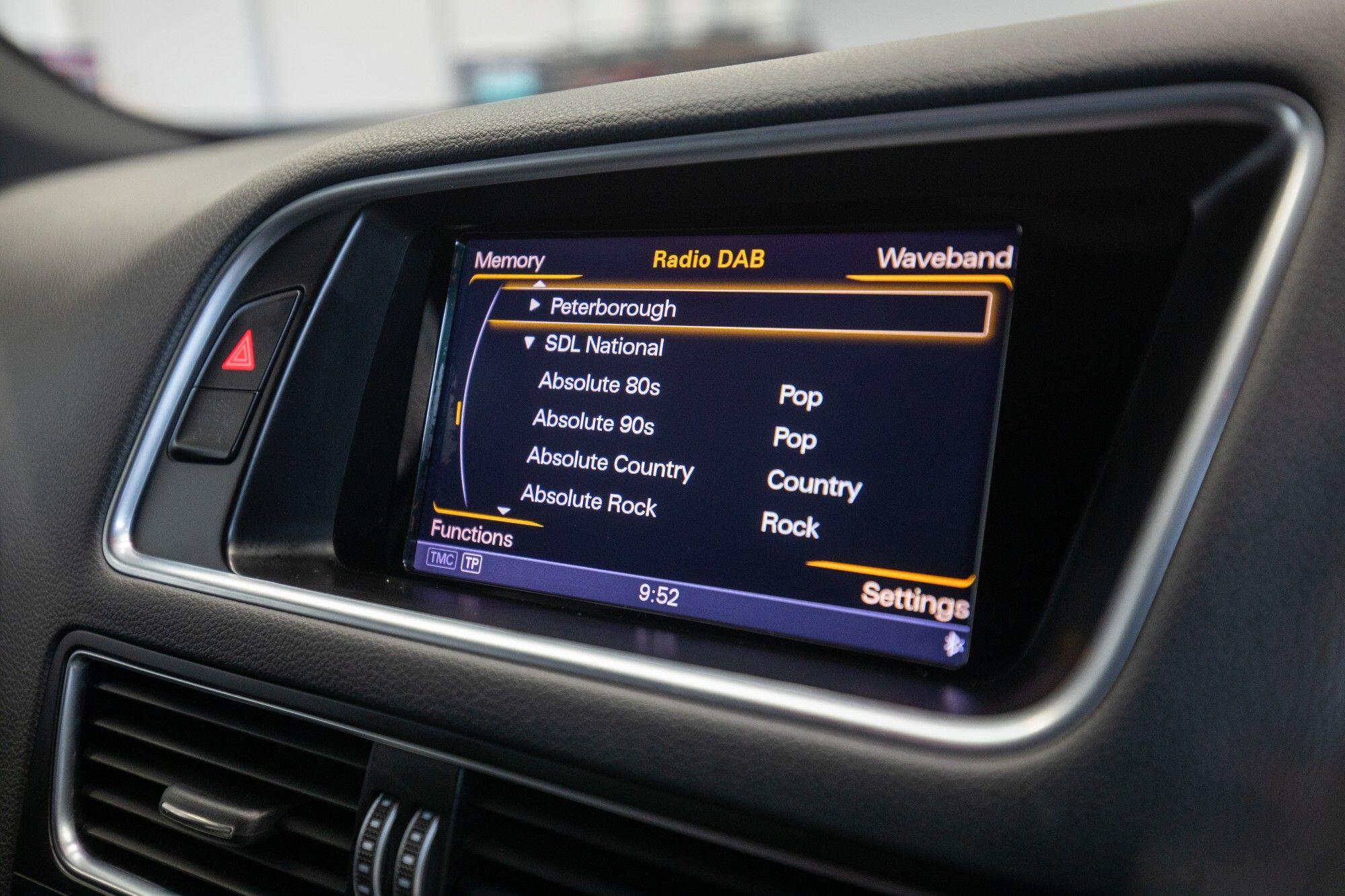Audi Q5 view 18
