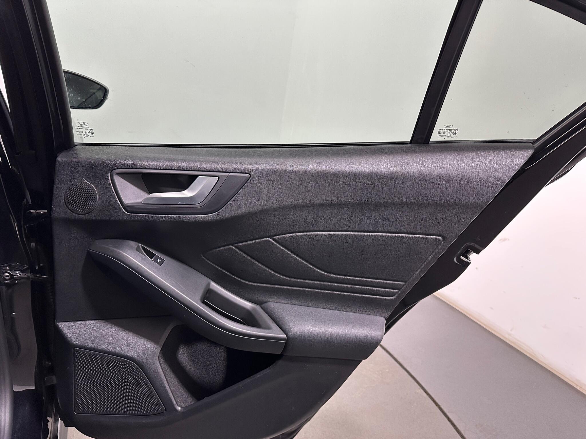 Ford Focus view 42