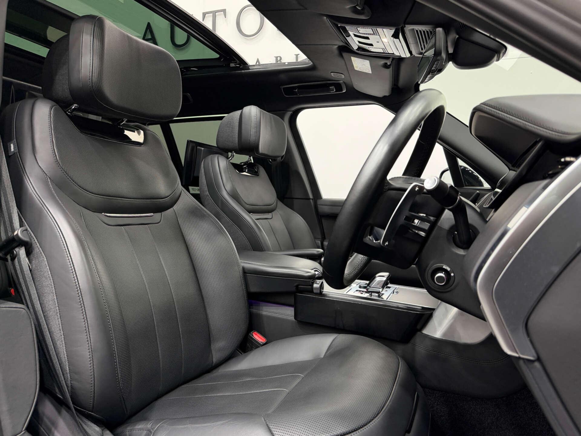 Land Rover Range Rover view 2