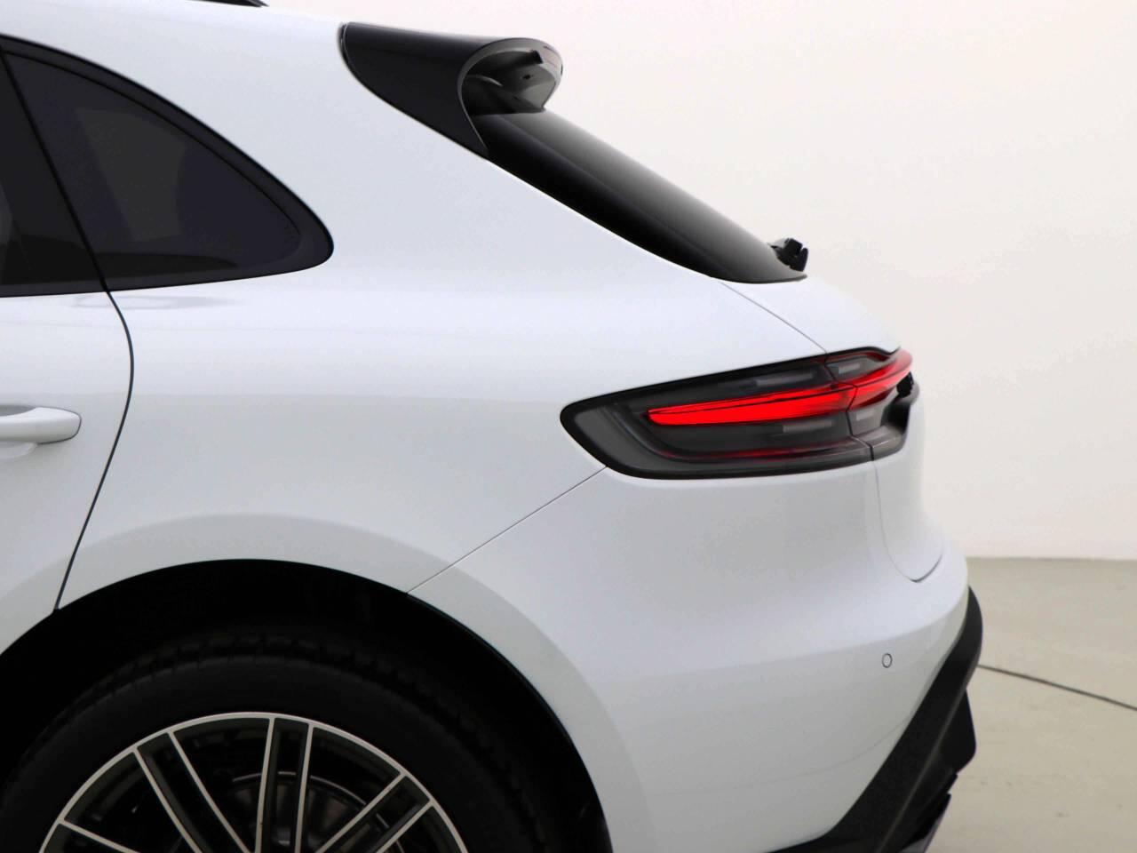 Porsche Macan view 20