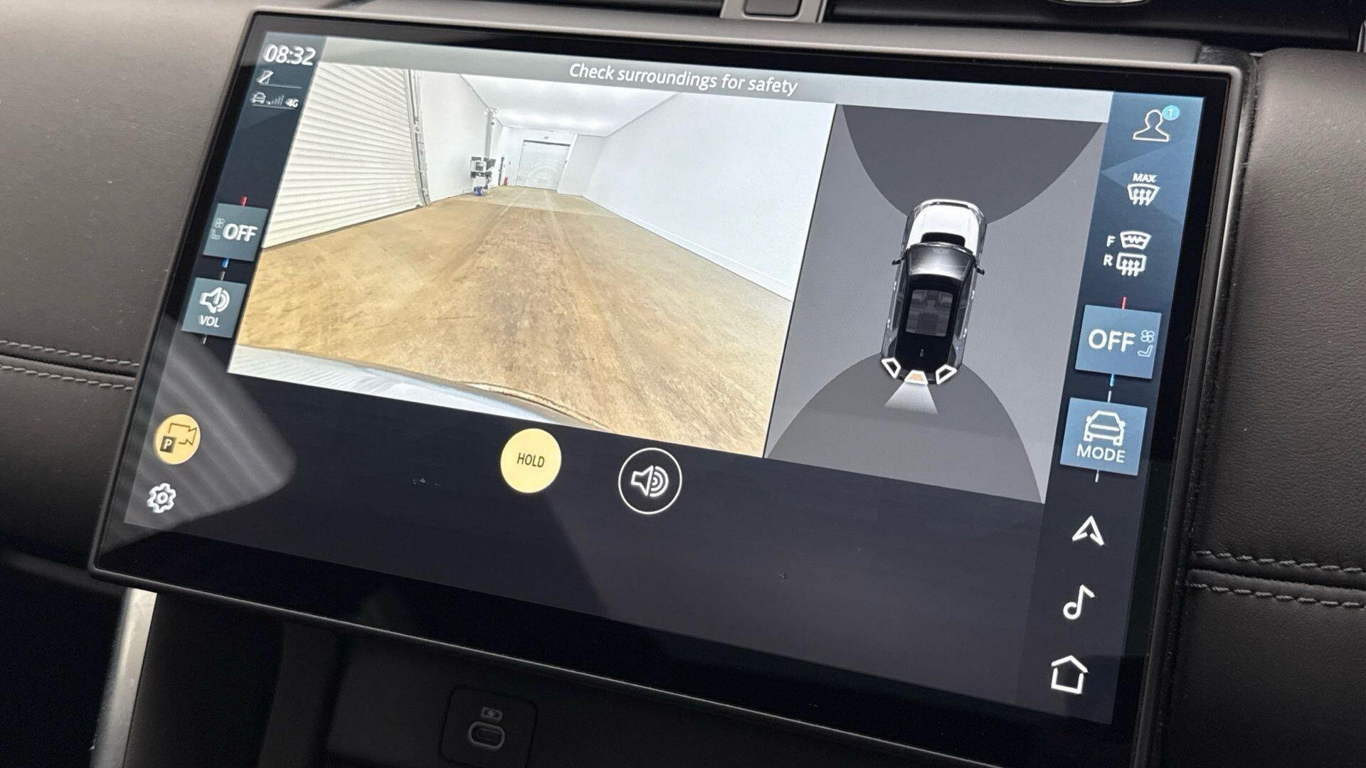 Land Rover Discovery Sport view 12
