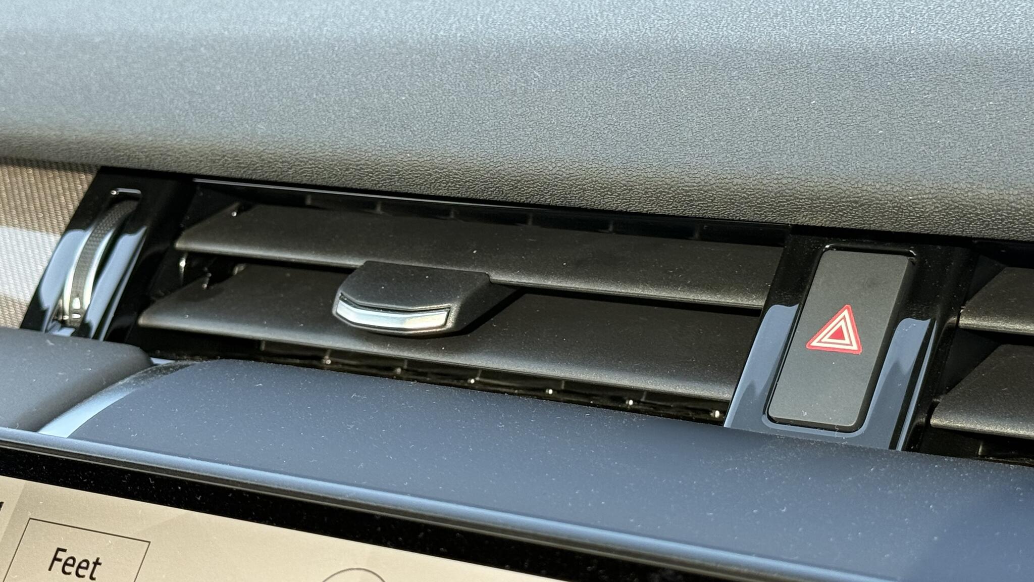 Land Rover Discovery Sport view 47