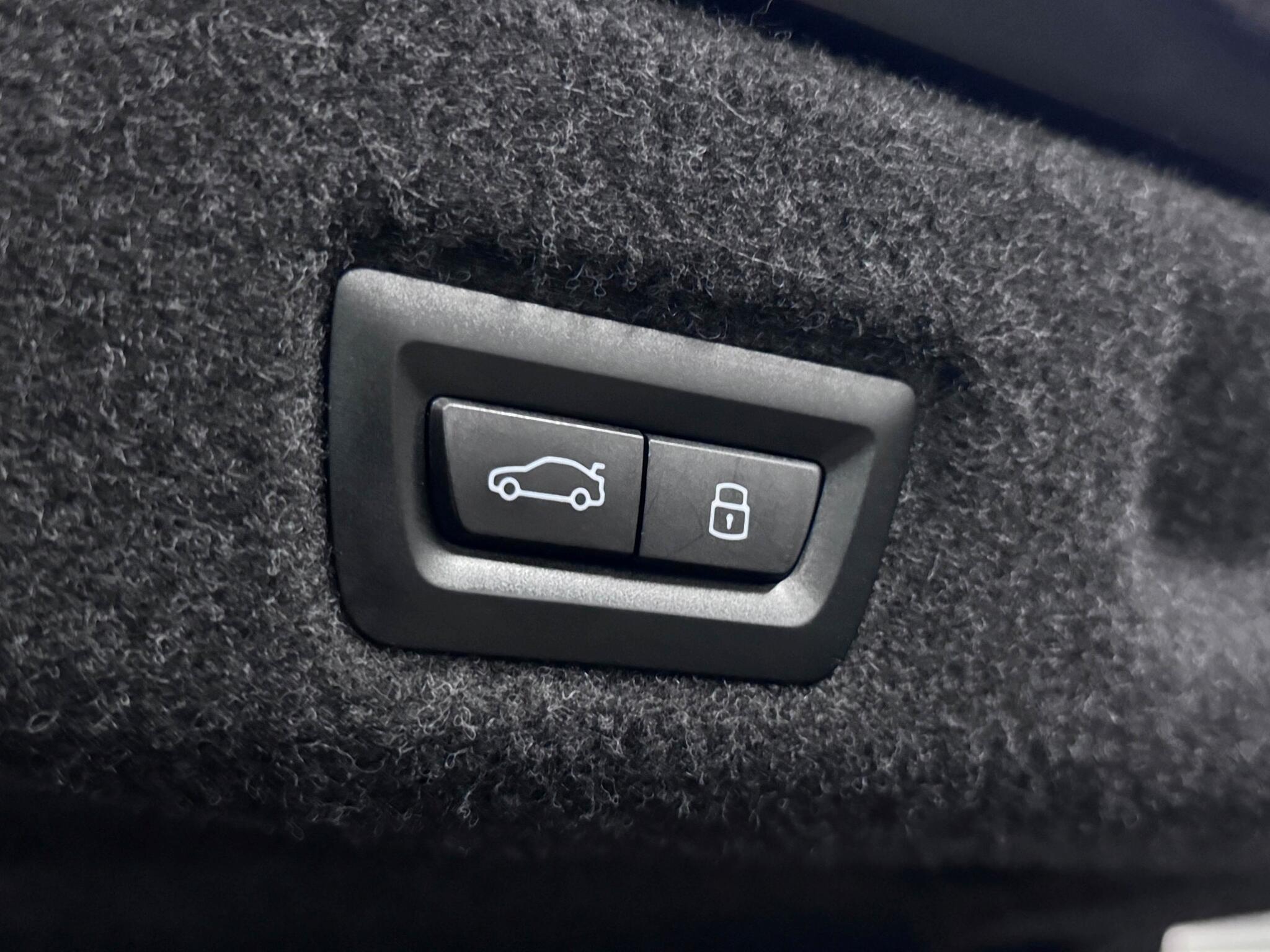 BMW 5 Series view 8