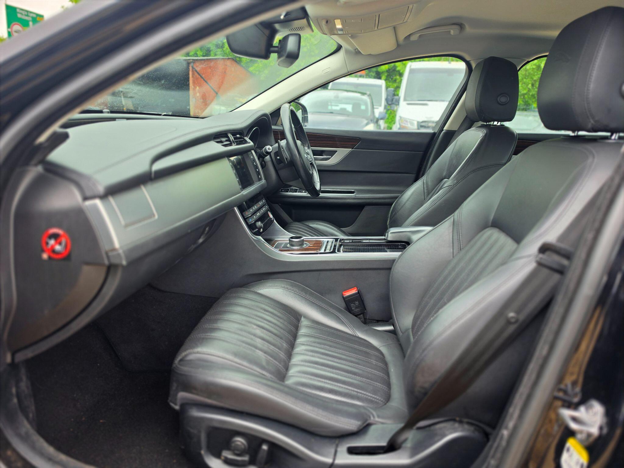 Jaguar XF view 8