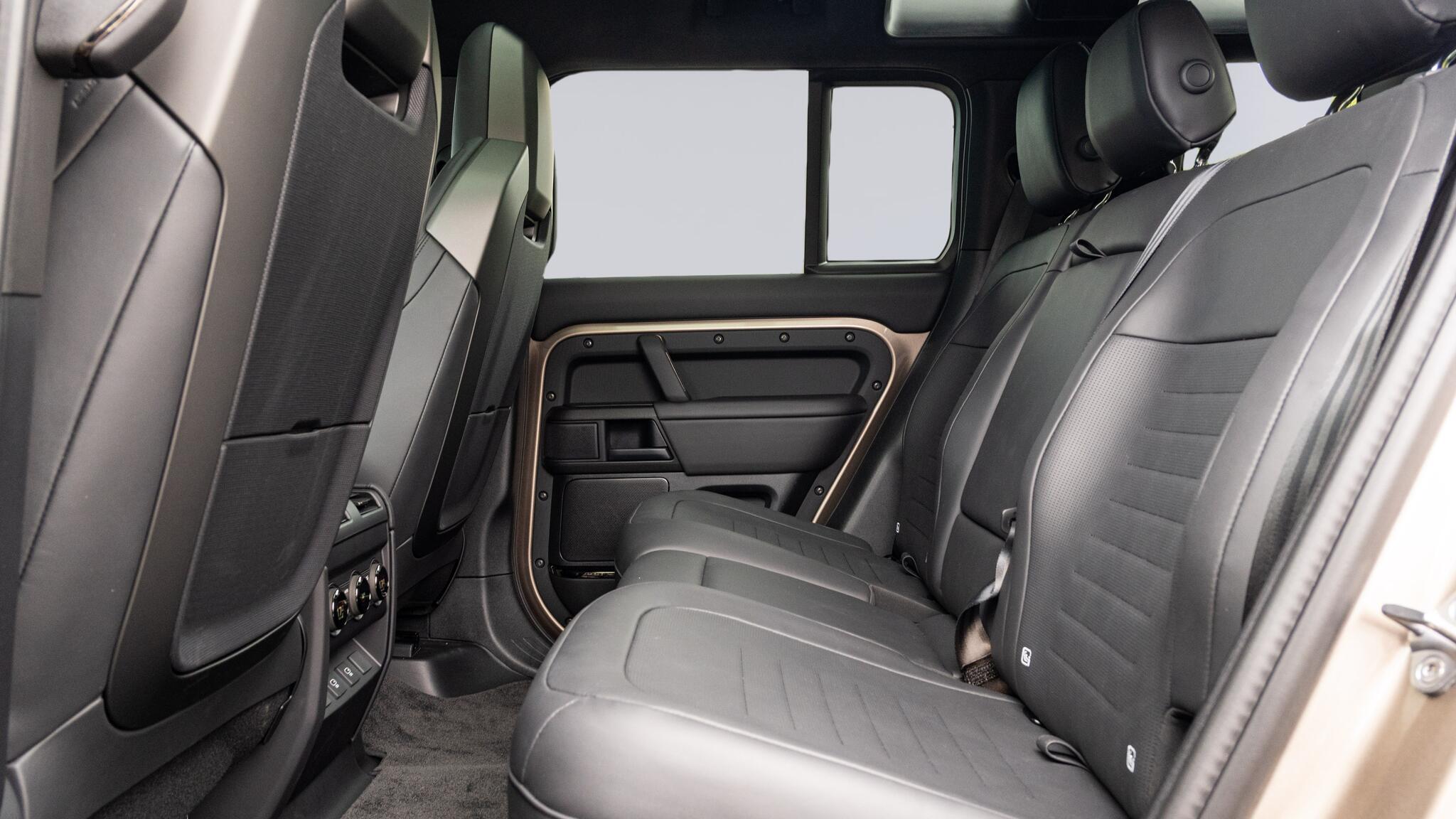 Land Rover Defender view 4