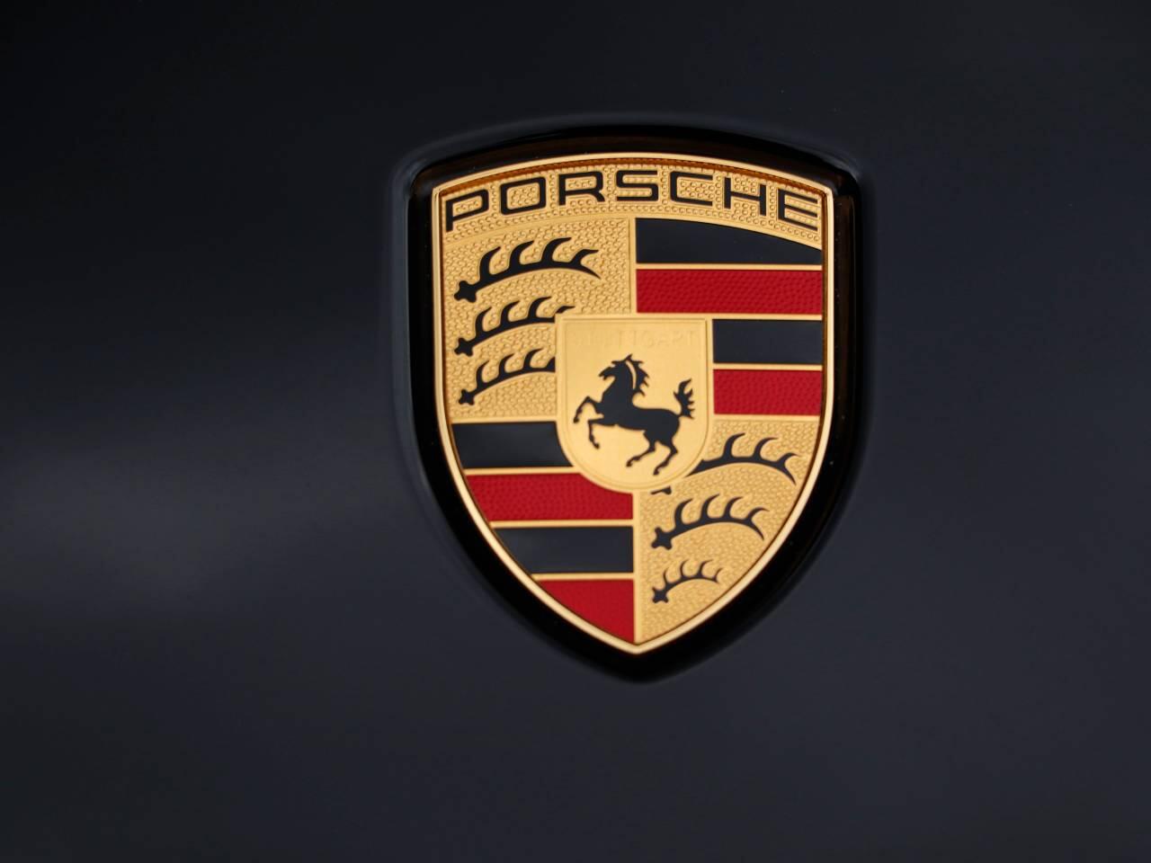Porsche Cayenne view 31