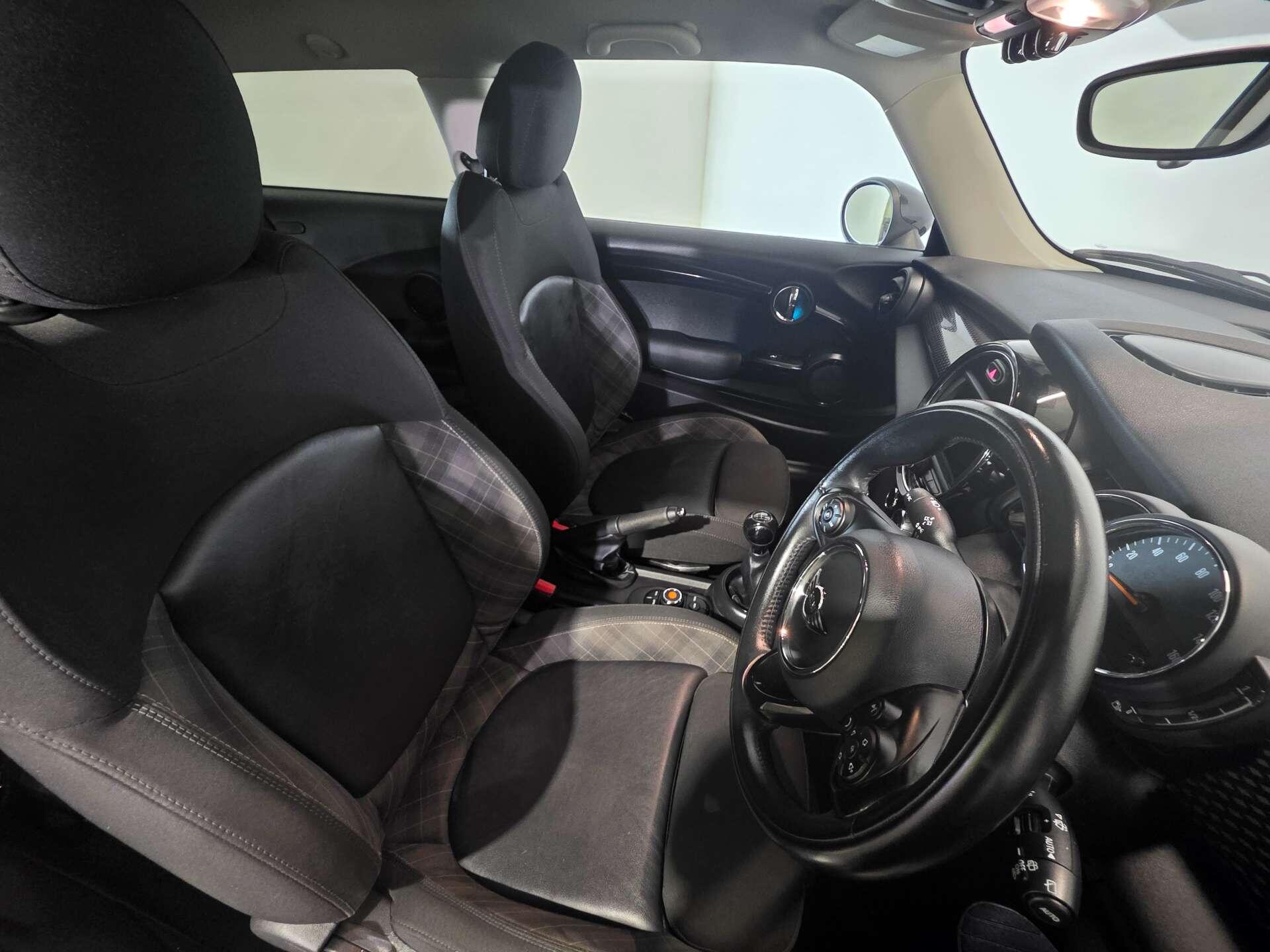 Mini Hatch view 12