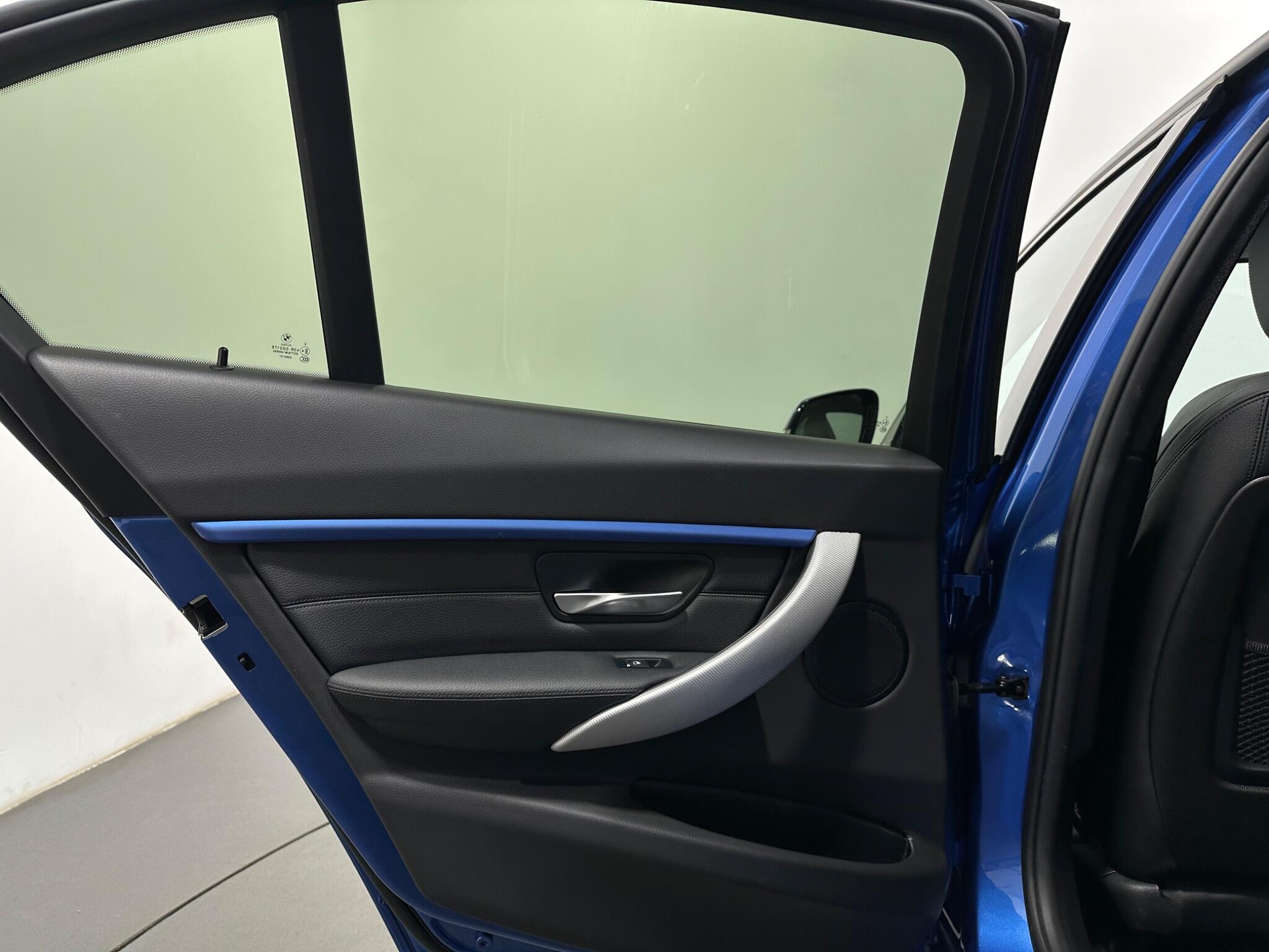 BMW 3 Series view 38