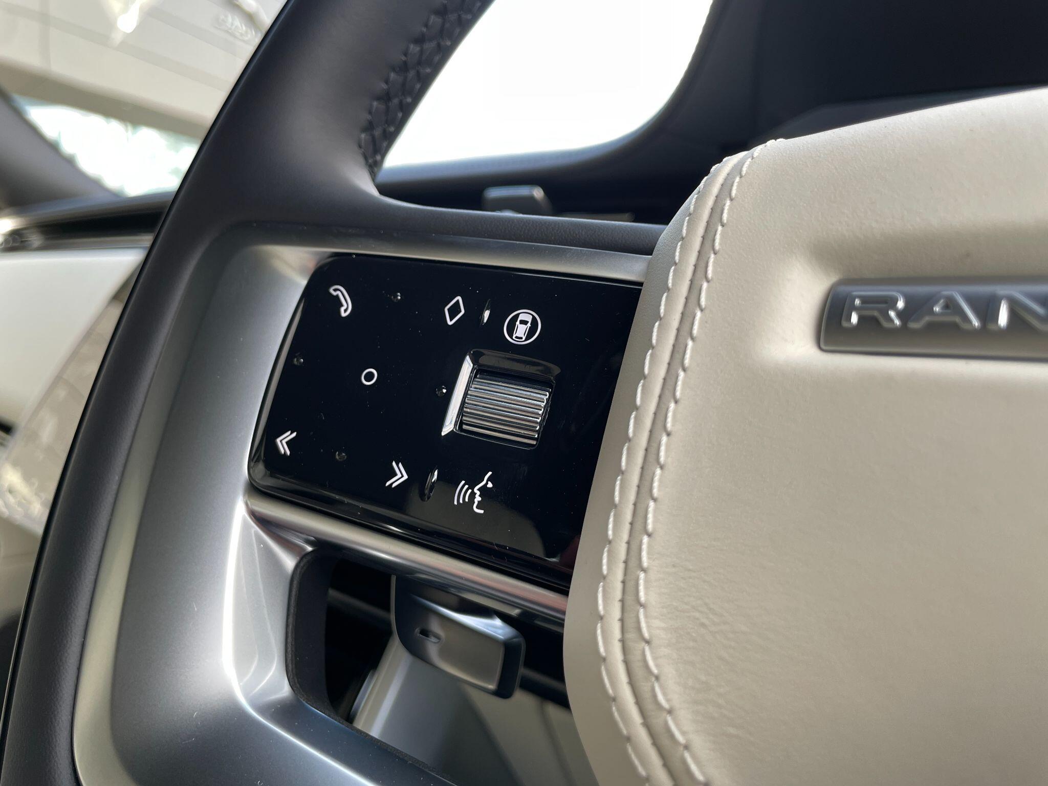 Land Rover Range Rover view 35