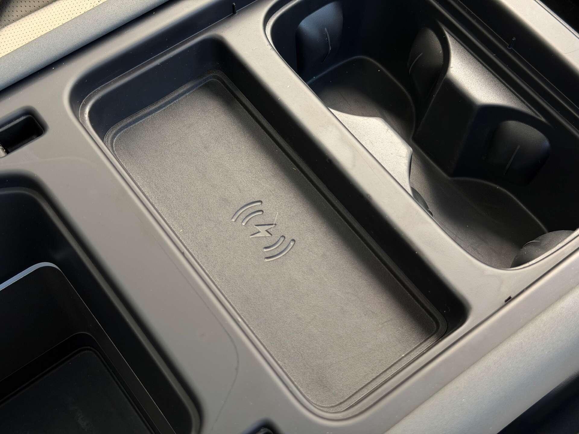 Land Rover Defender view 39