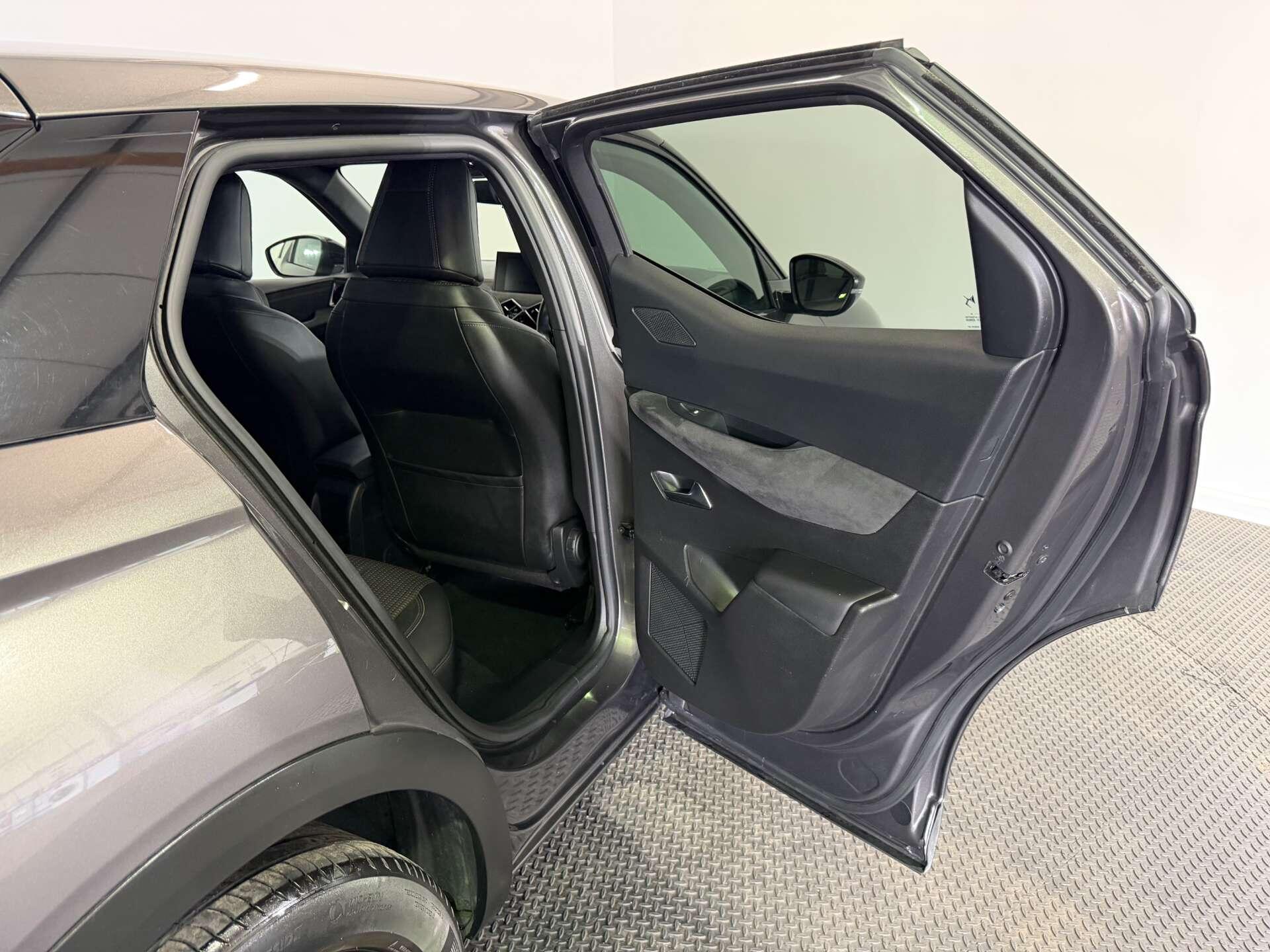 DS Automobiles DS 3 Crossback view 45
