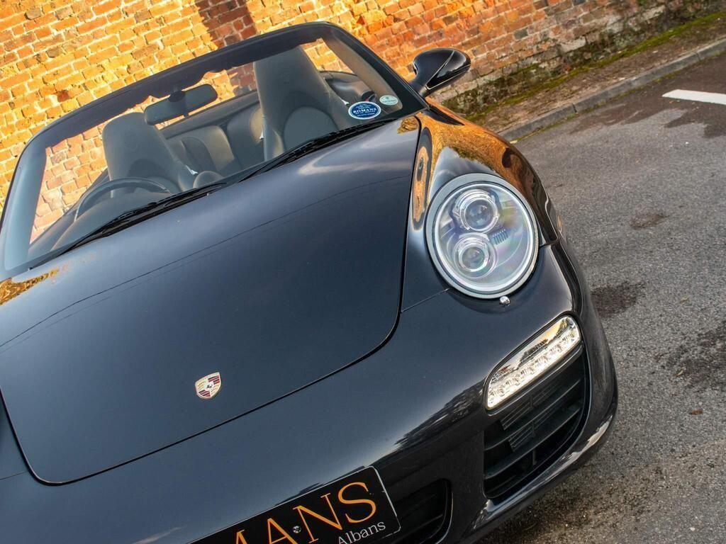 Porsche 911 view 11