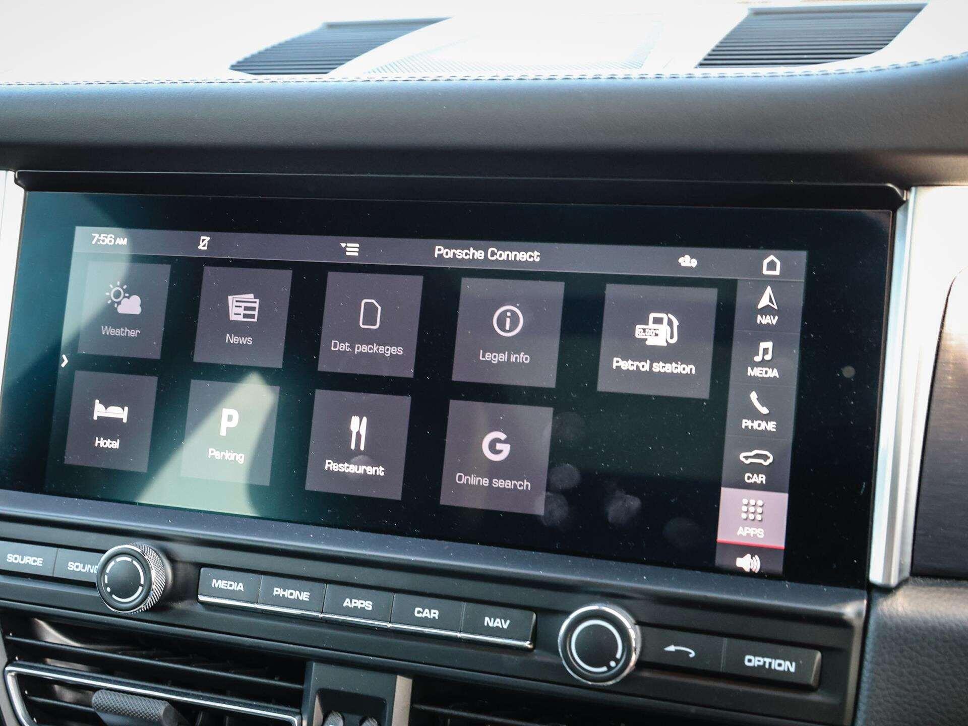 Porsche Macan view 20
