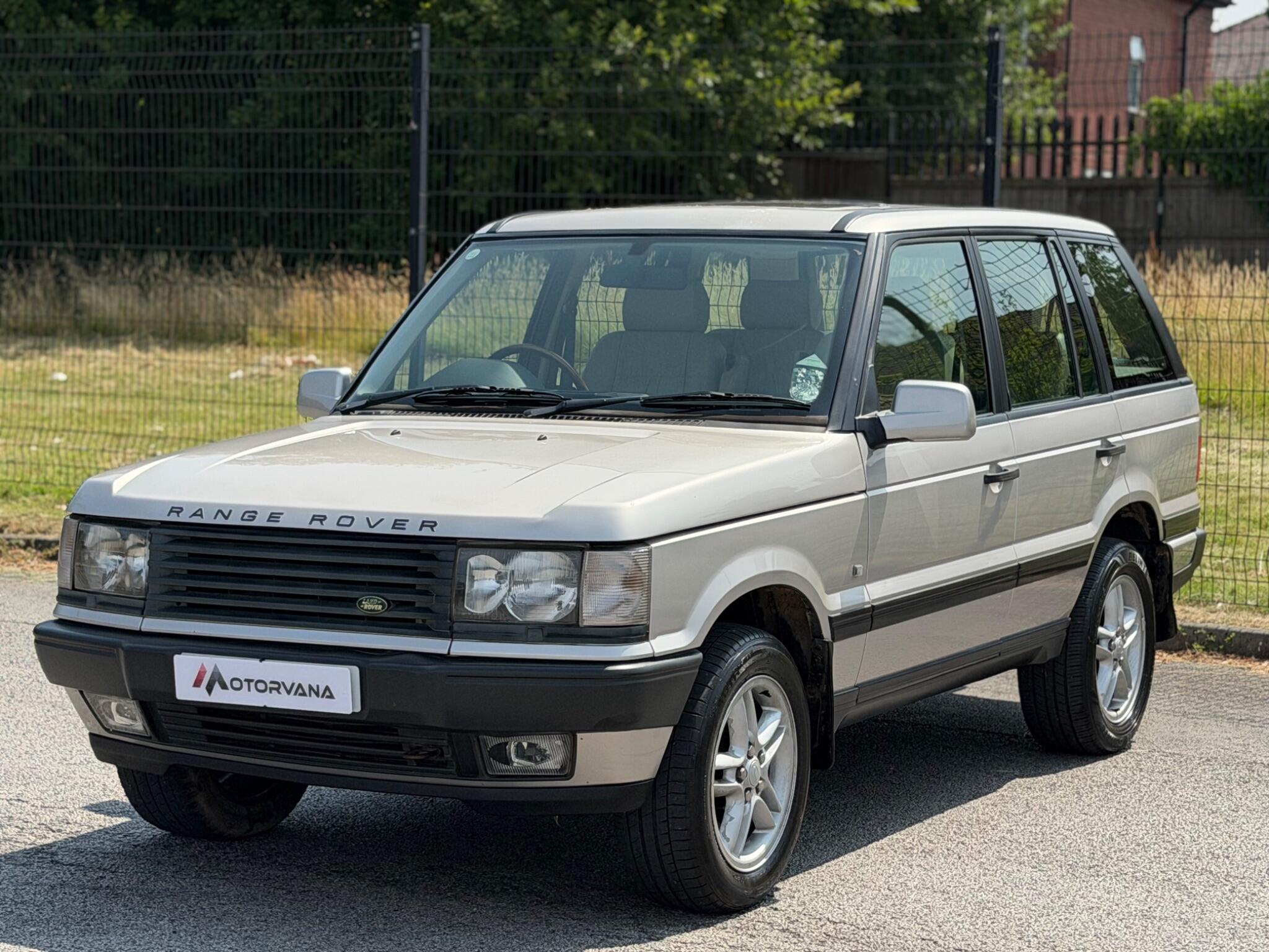 Land Rover Range Rover view 3