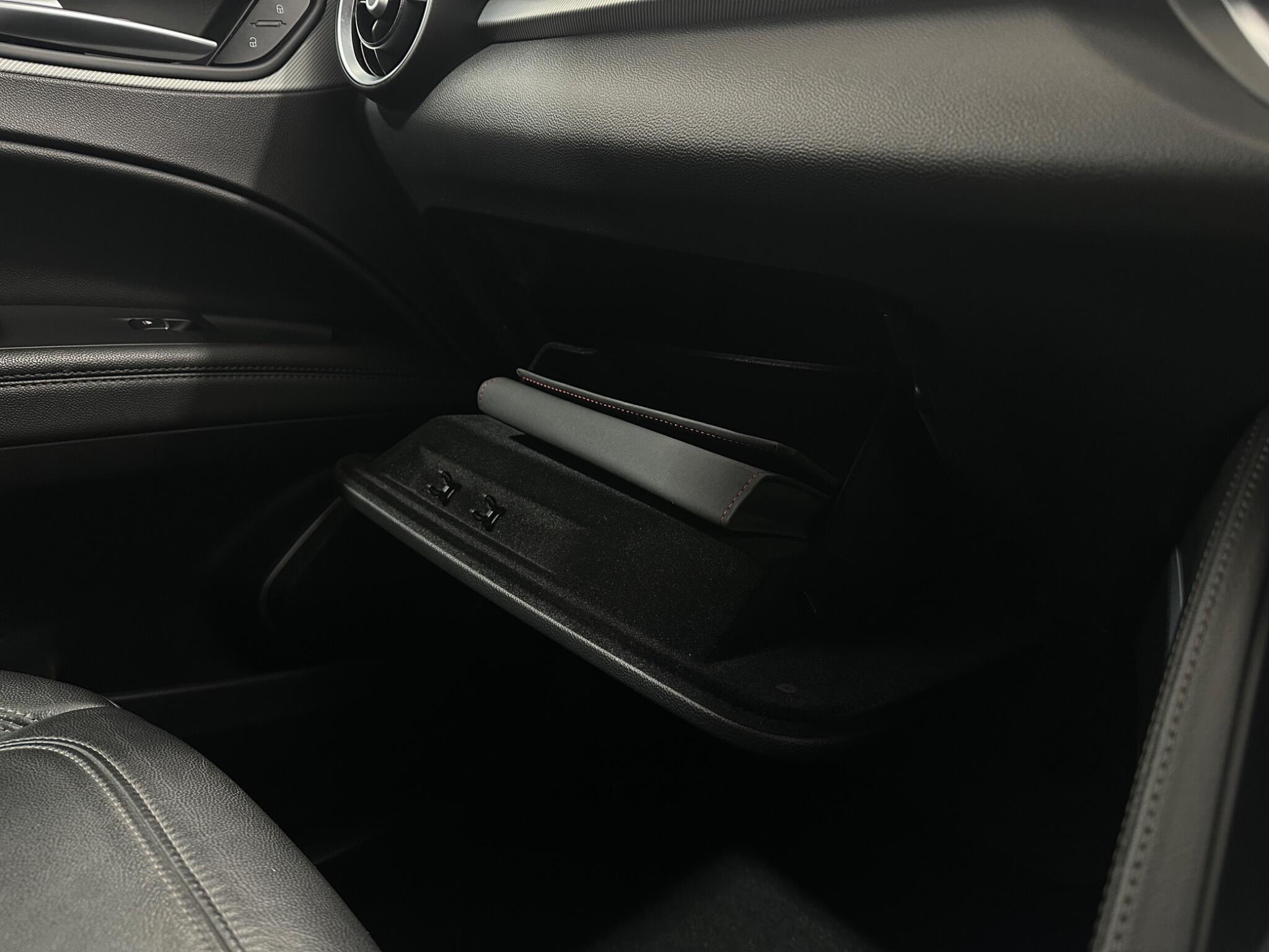 Alfa Romeo Stelvio view 28