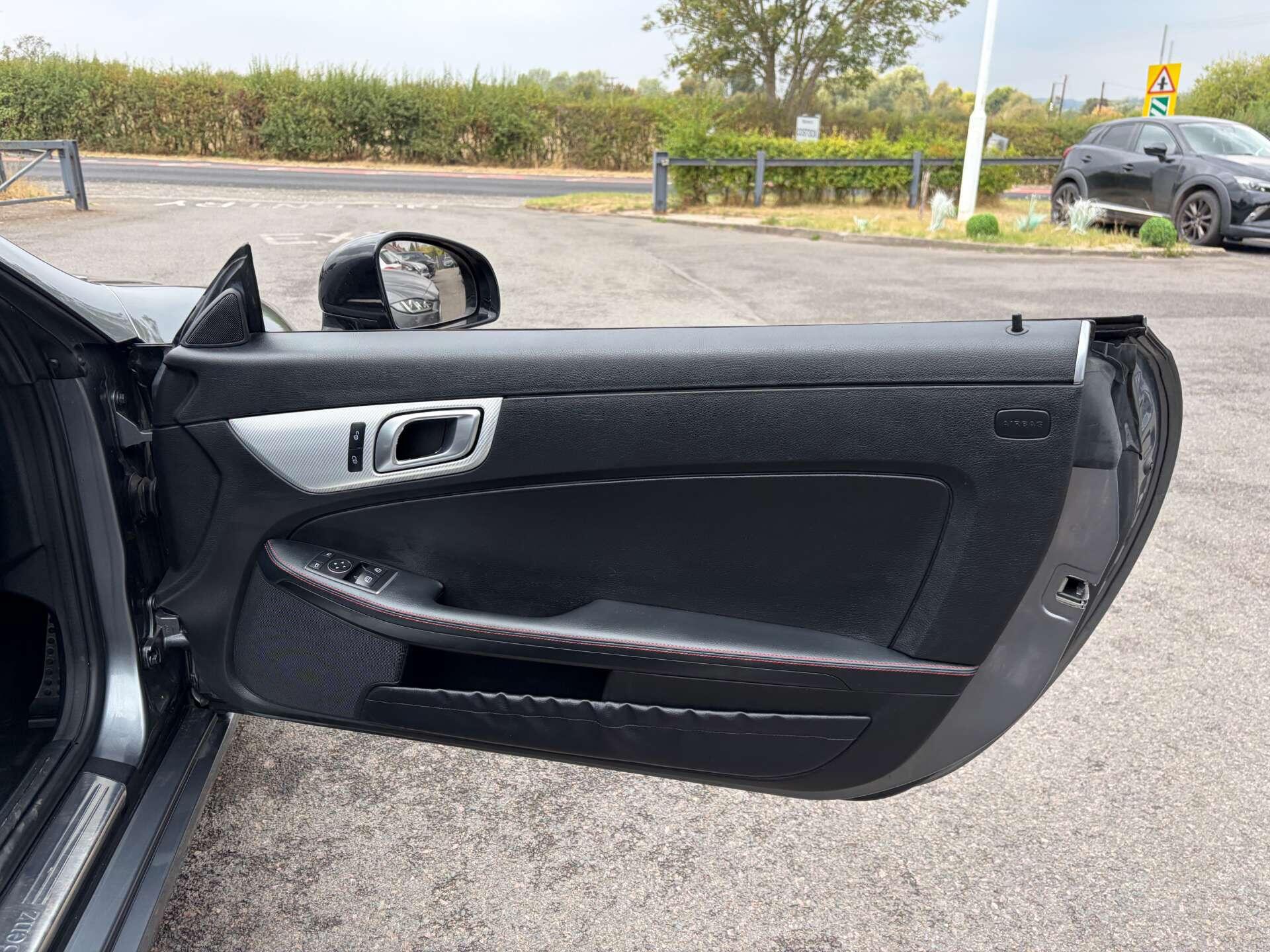 Mercedes-Benz SLC view 30