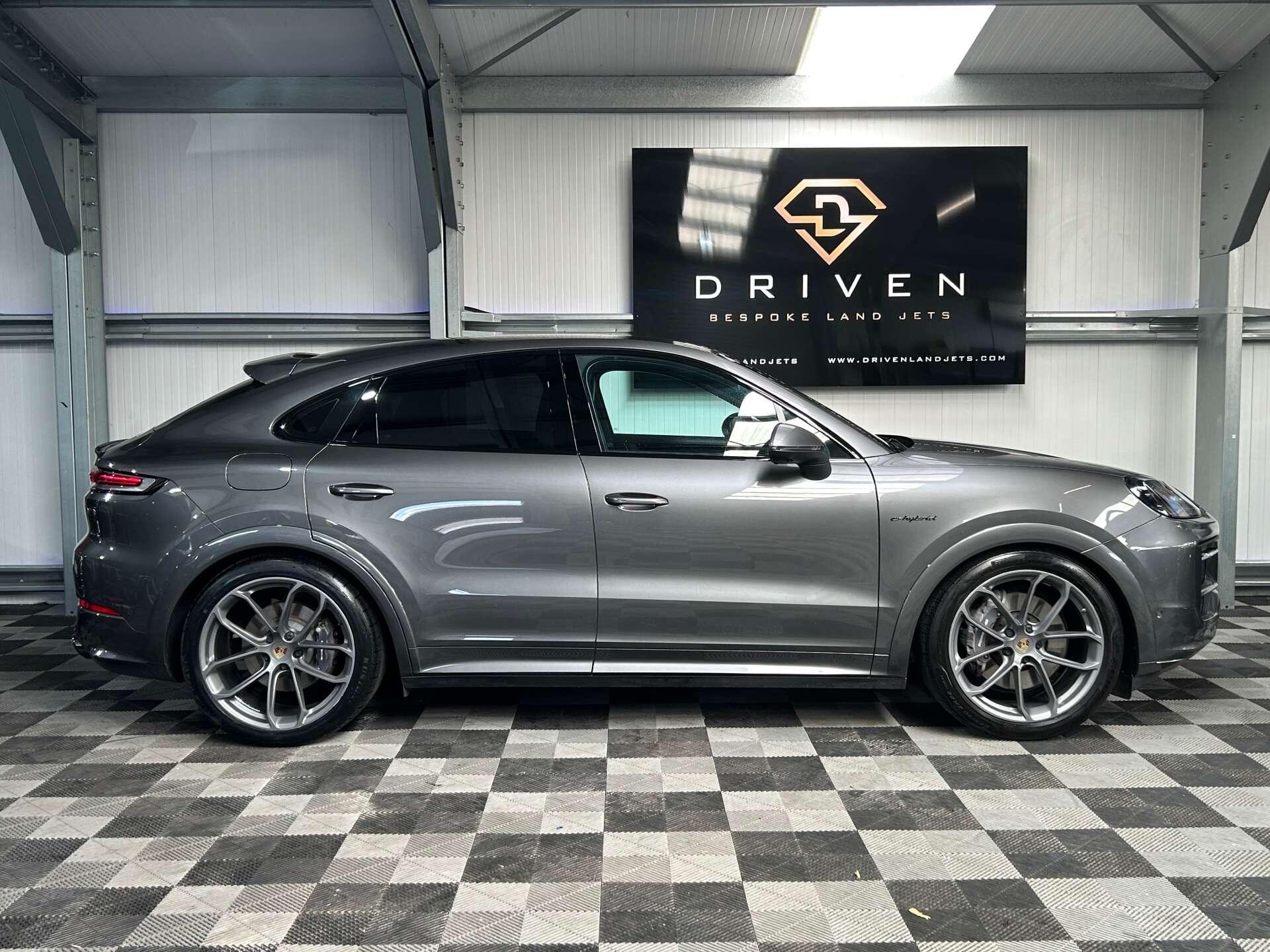 Porsche Cayenne view 10