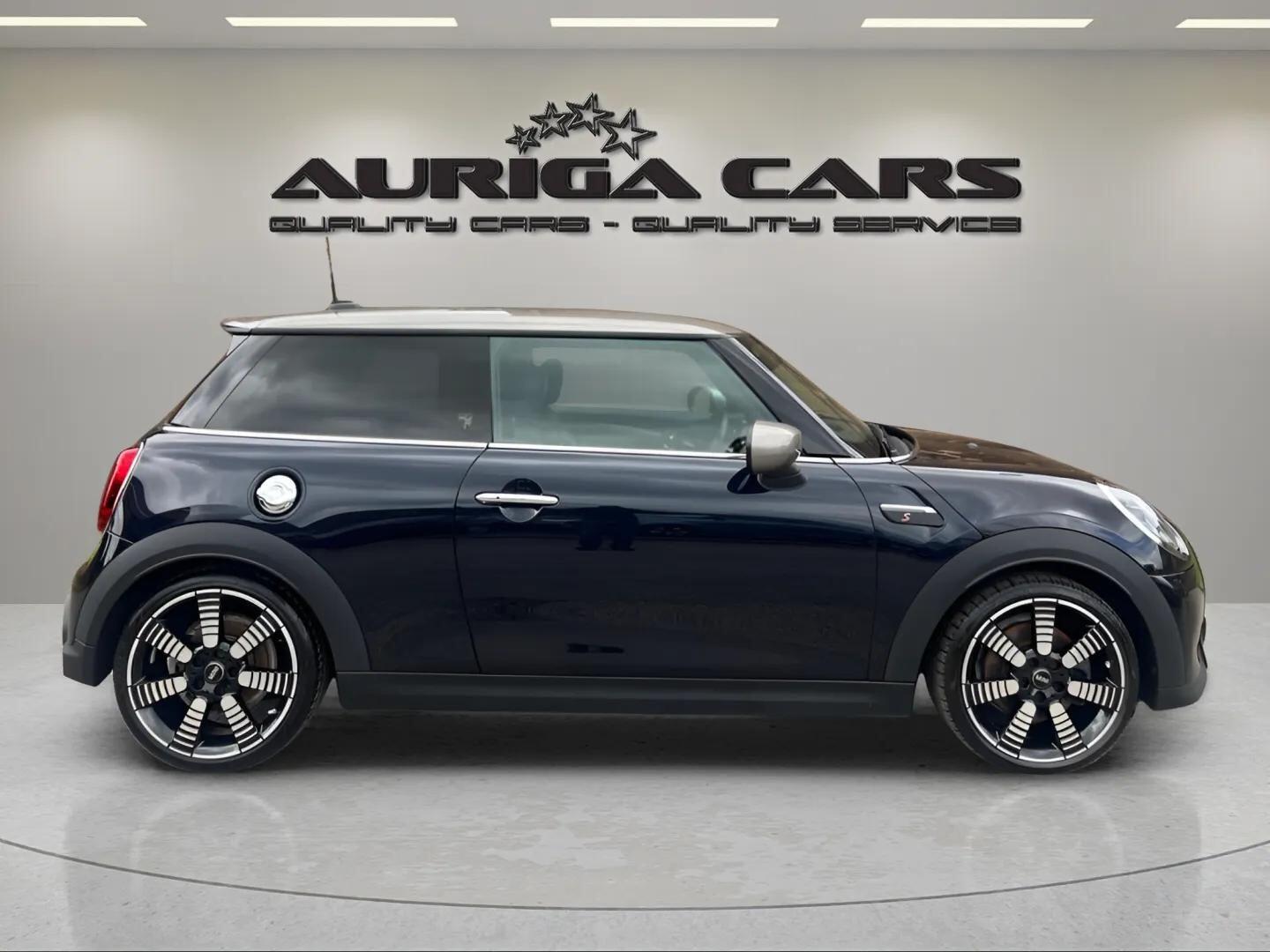 Mini Hatch view 16