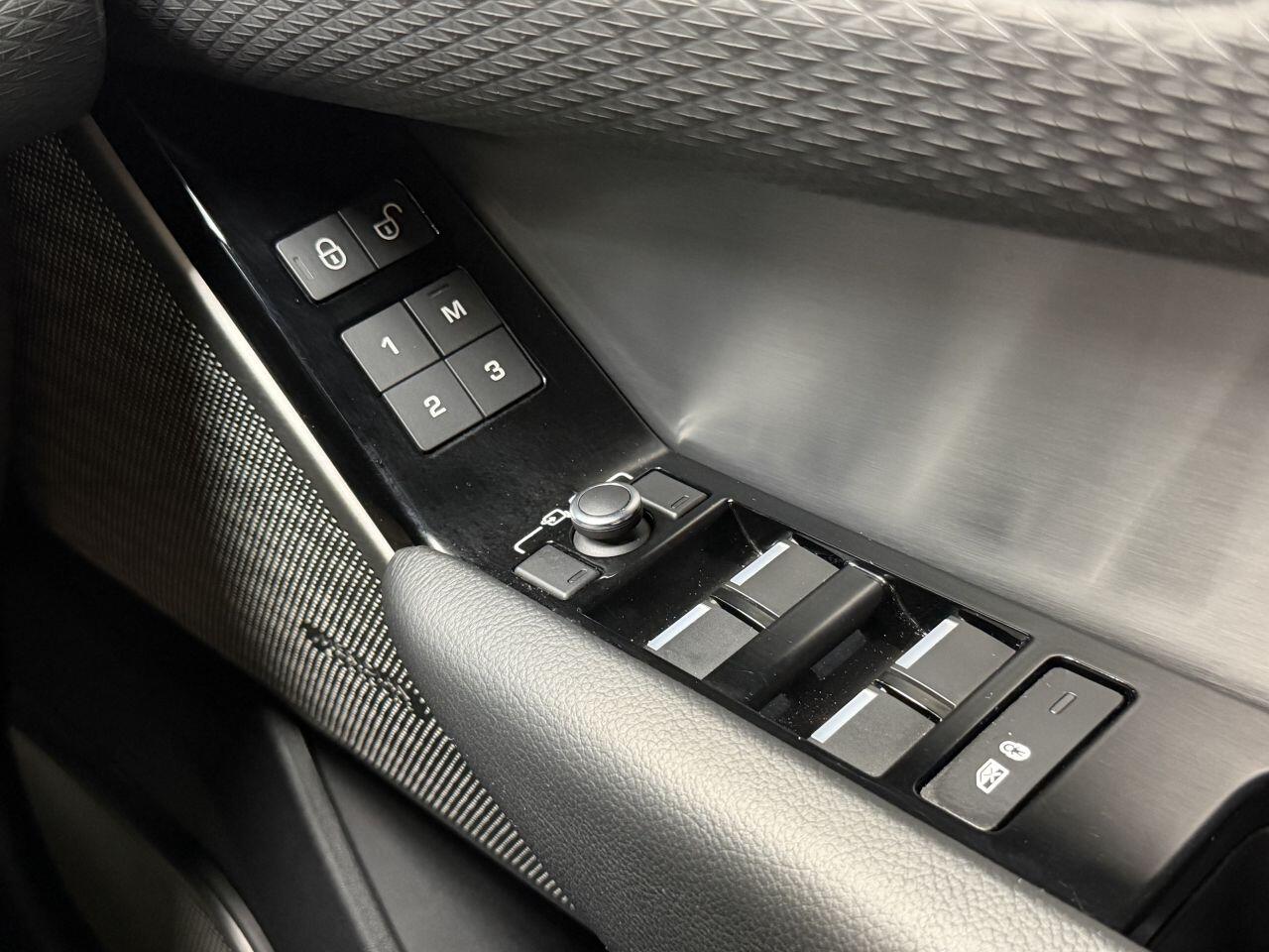 Land Rover Range Rover Velar view 30