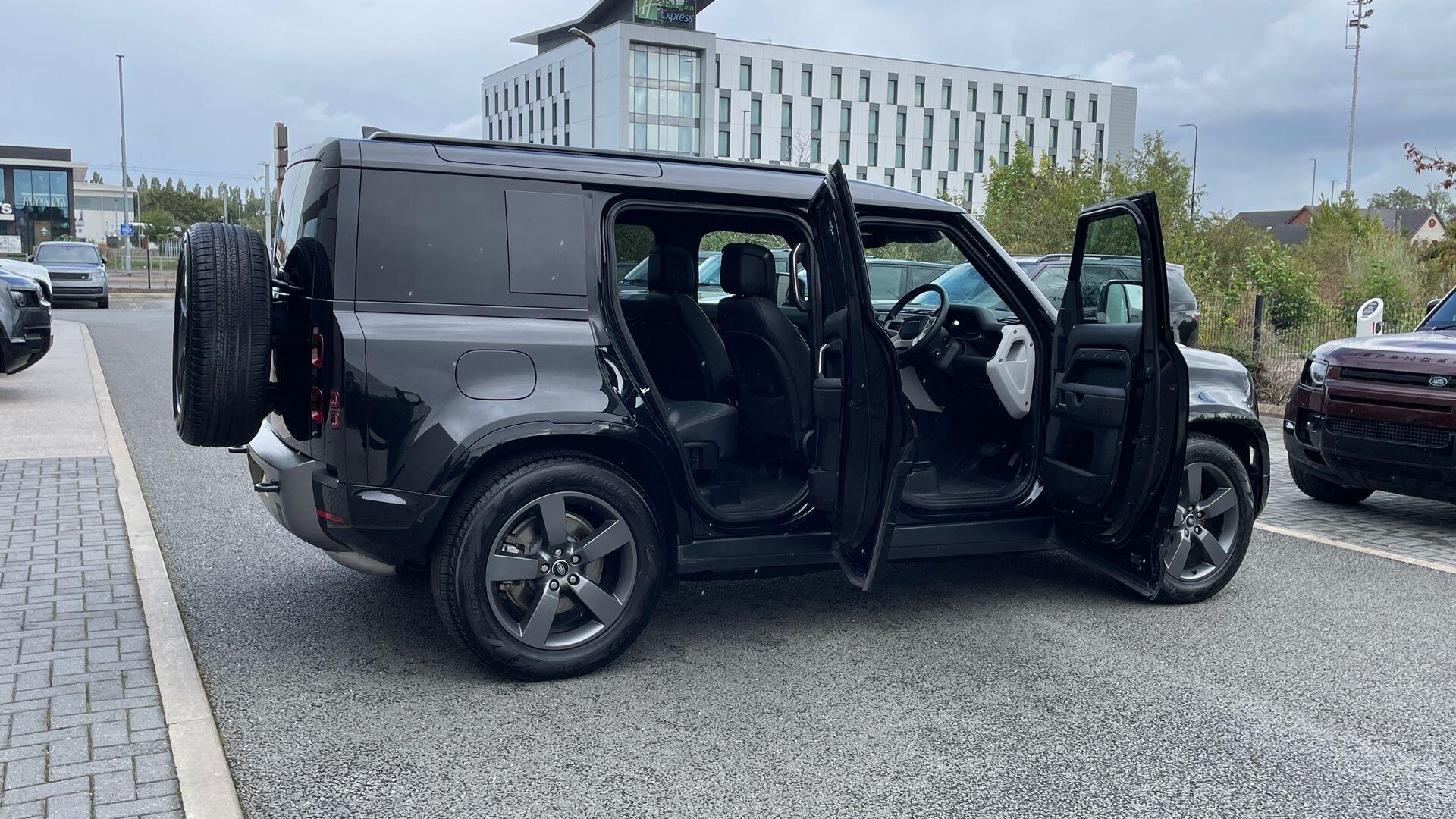 Land Rover Defender view 39