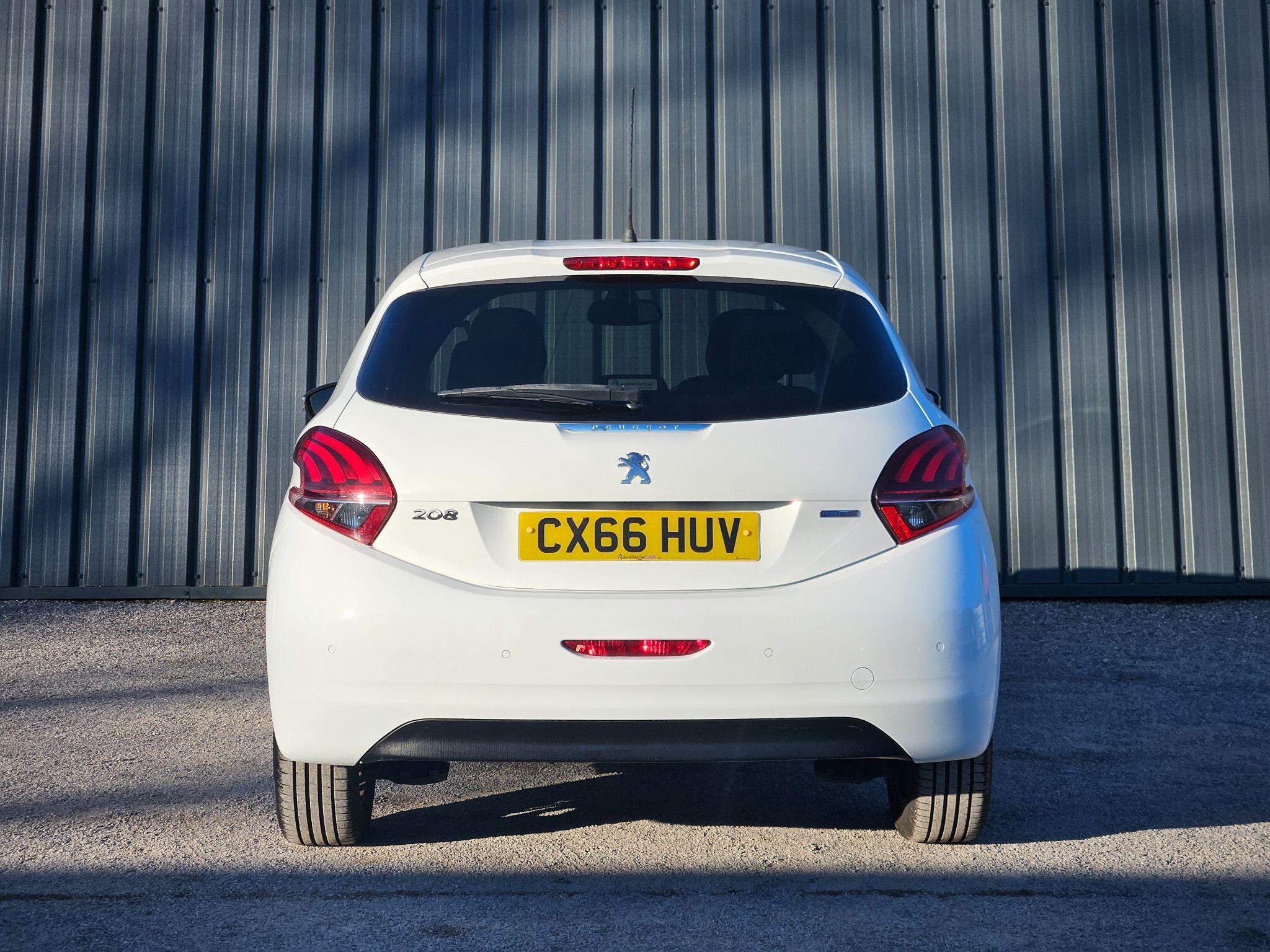2017 Peugeot 208 image 10