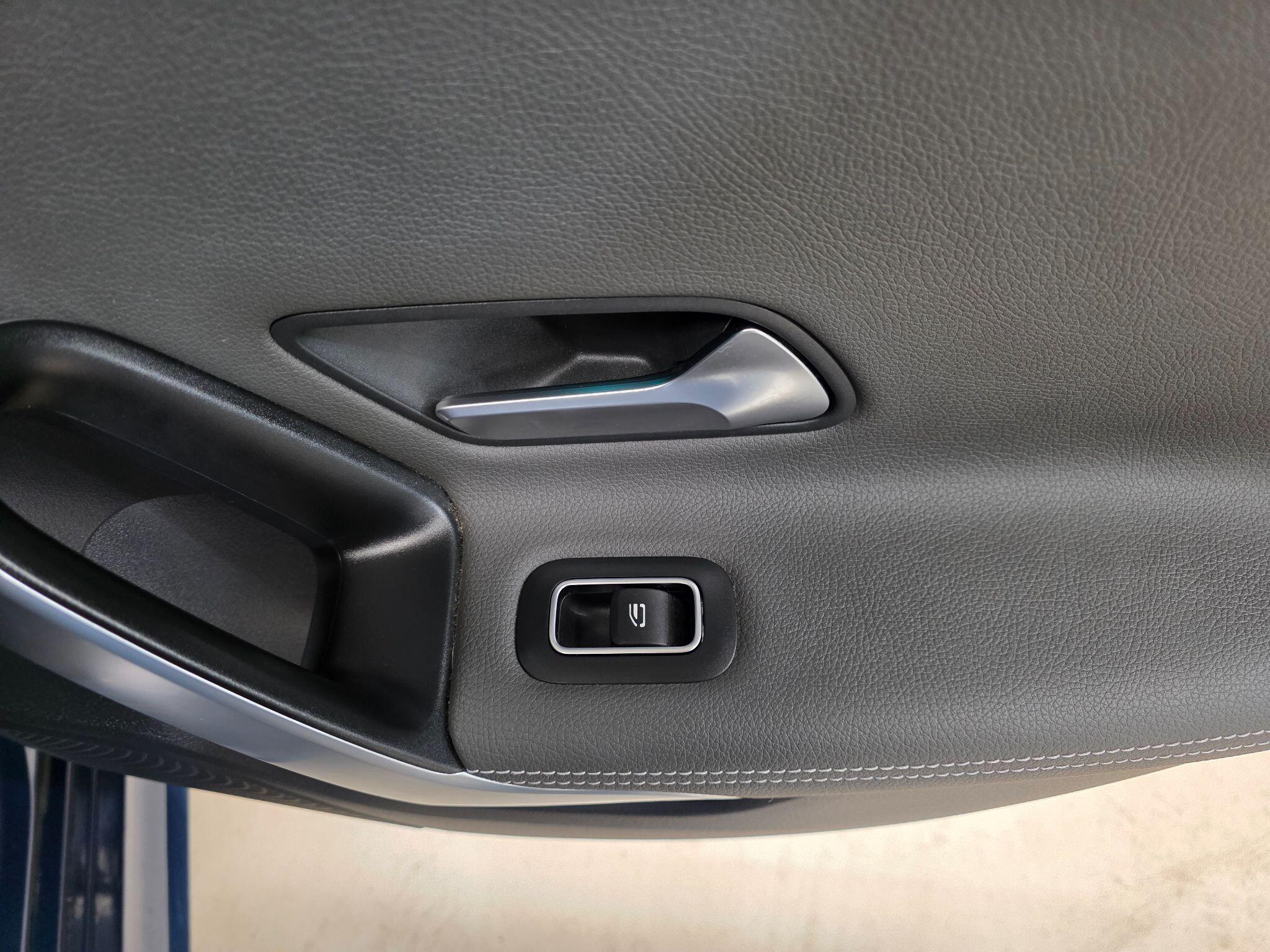 Mercedes-Benz Cla view 25