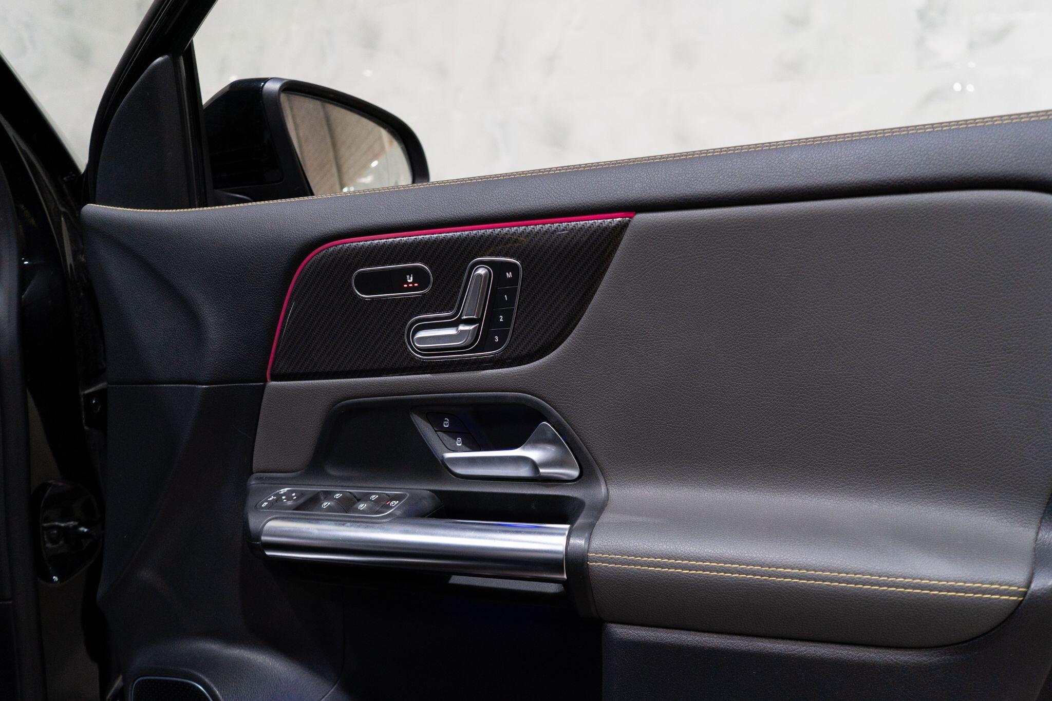 Mercedes-Benz Gla view 32