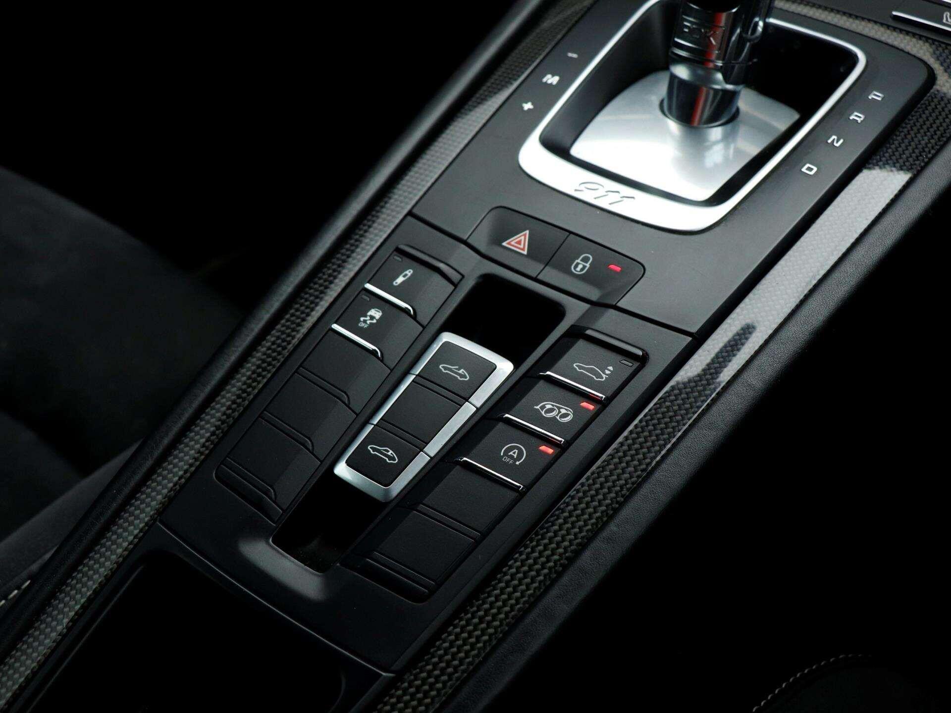 Porsche 911 view 18