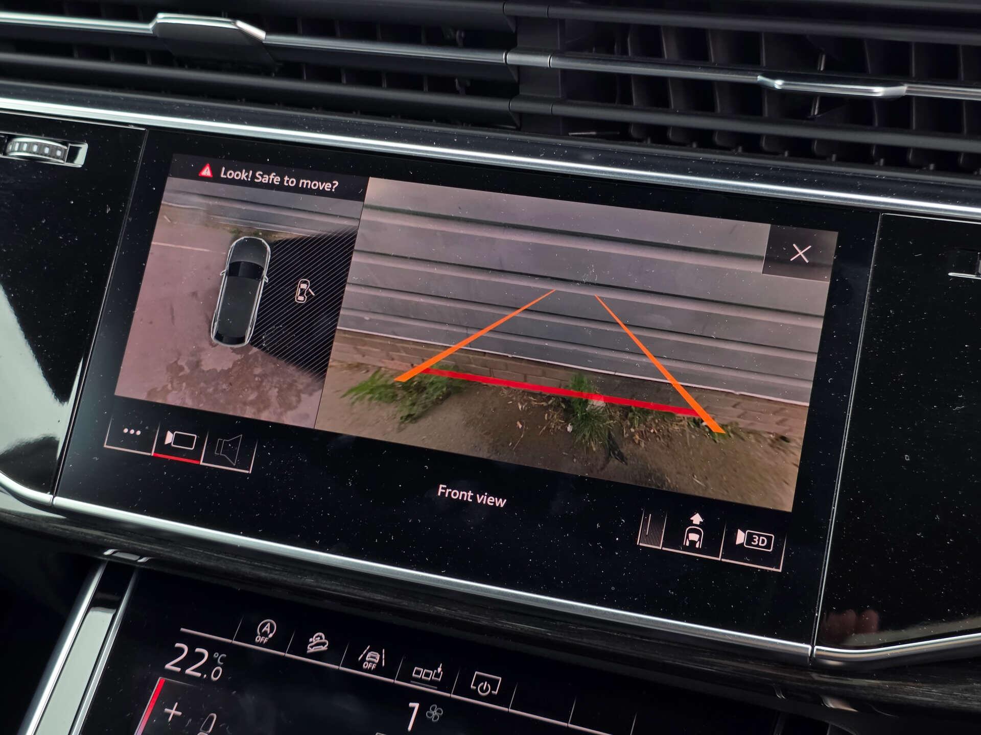 Audi Q8 view 34