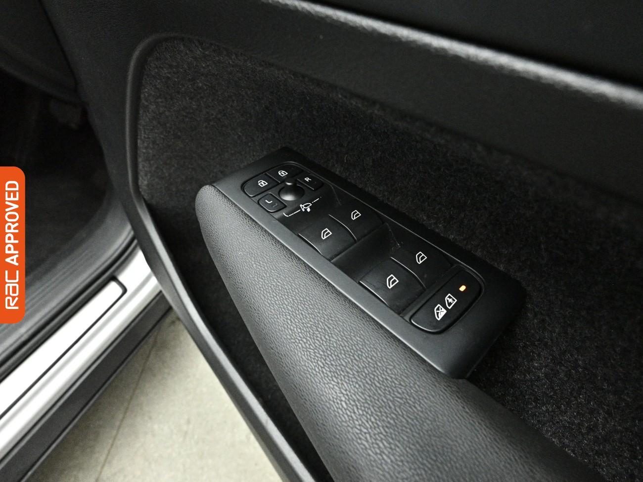 Volvo XC40 view 26