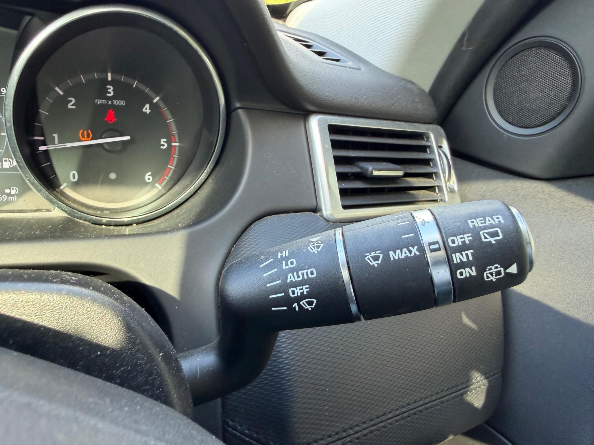 Land Rover Discovery Sport view 15