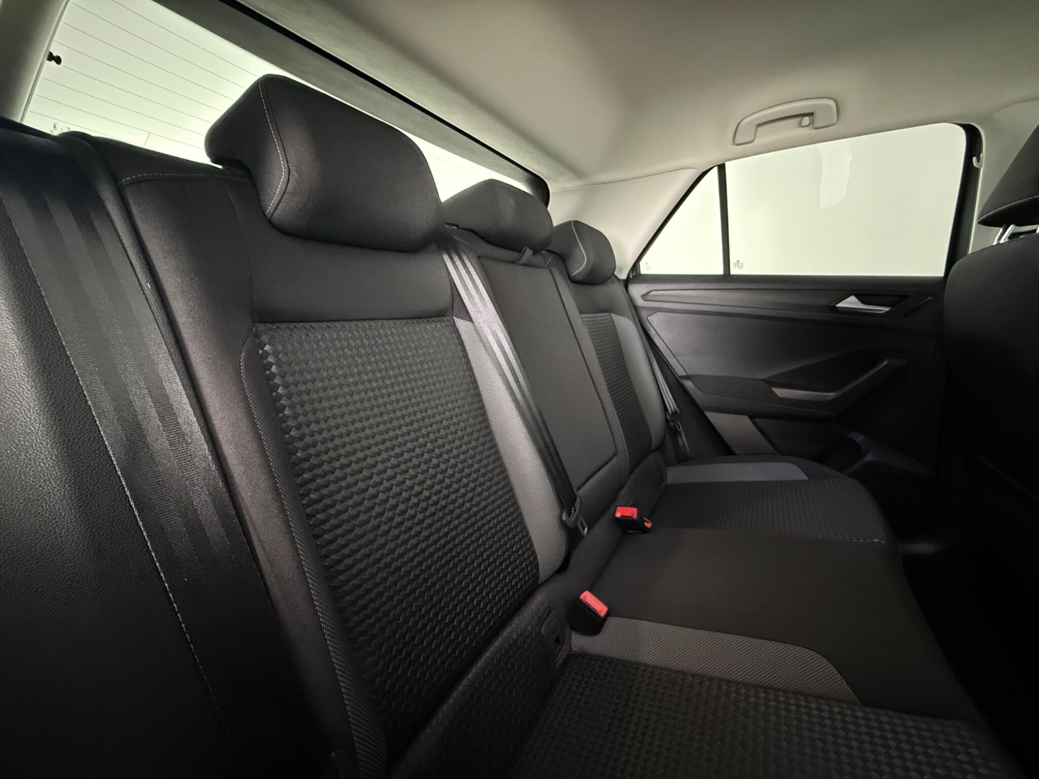 Volkswagen T-Roc view 33