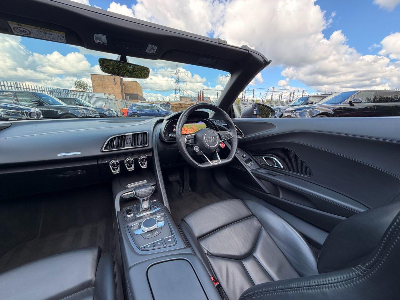 Audi R8 view 32