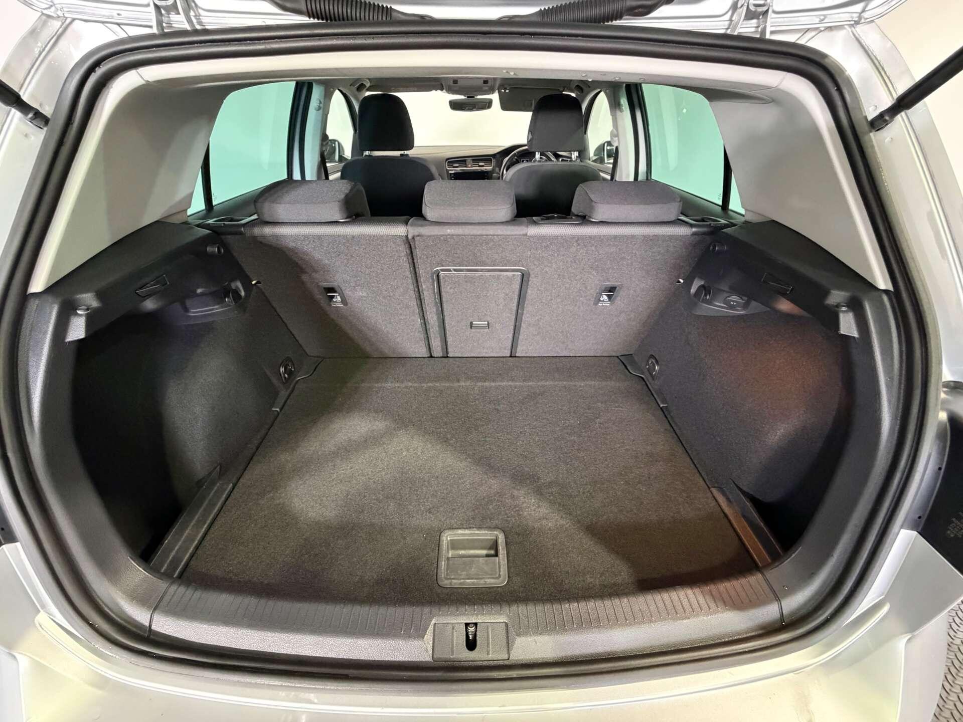 Volkswagen Golf view 11