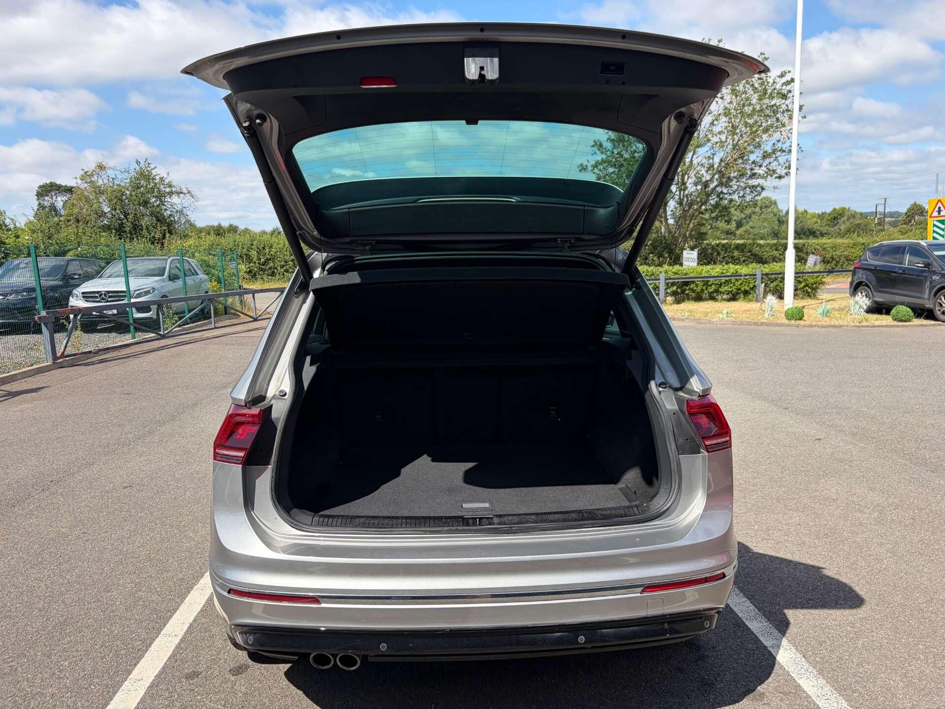 Volkswagen Tiguan view 24