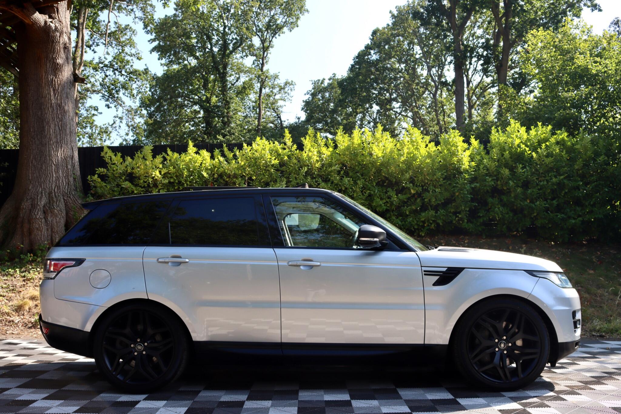 Land Rover Range Rover Sport view 2