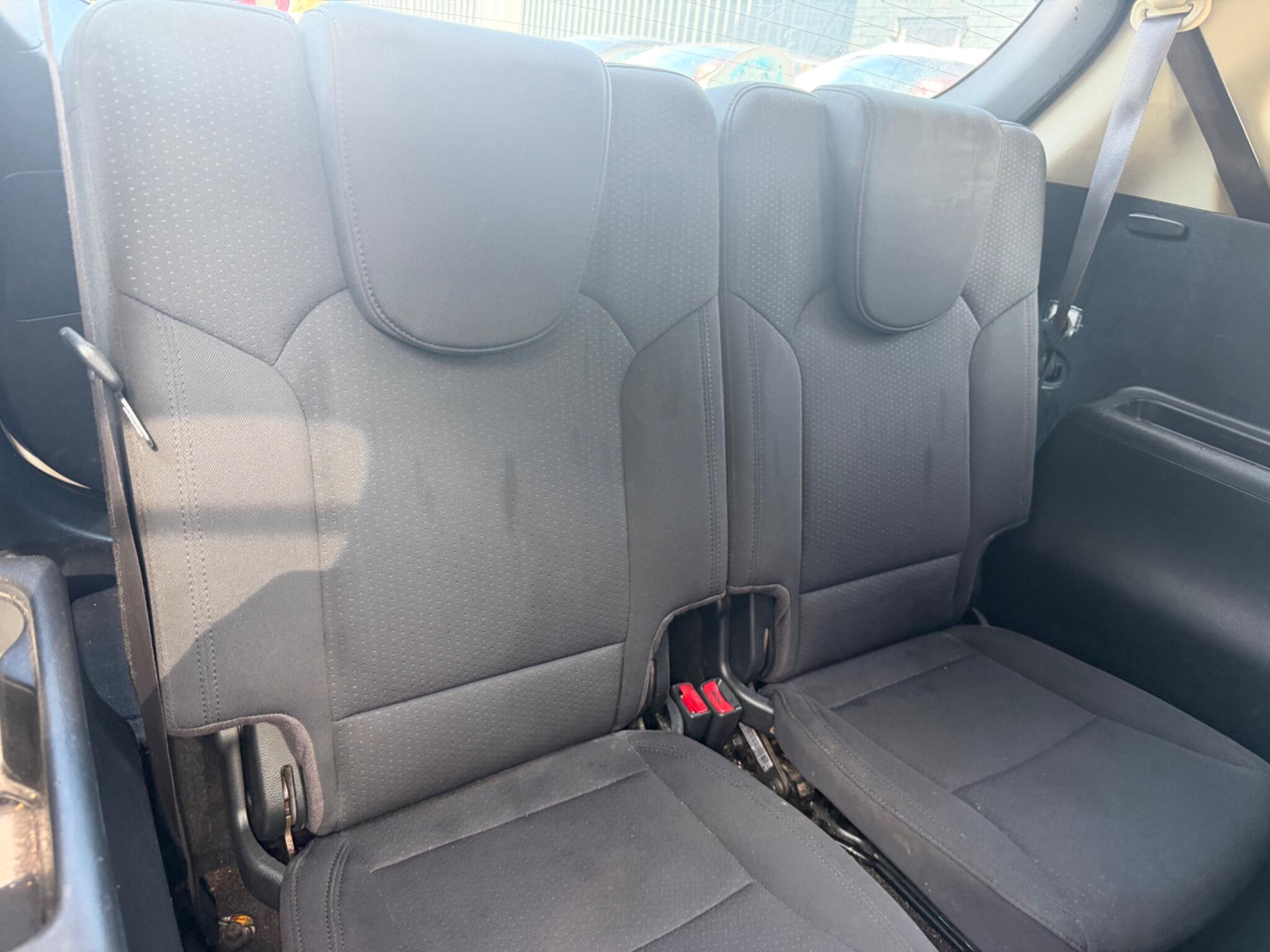Kia Carens view 27