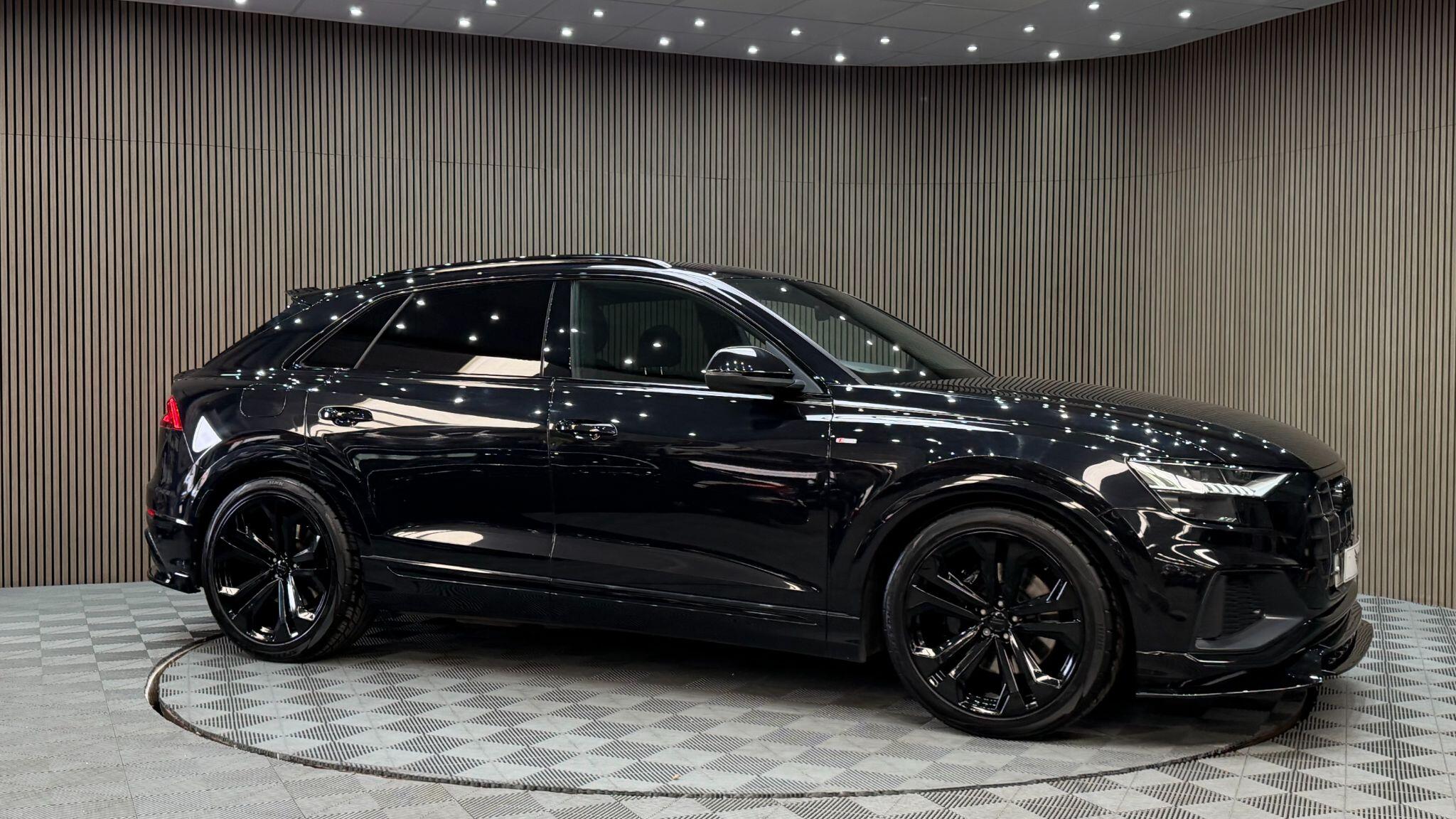Audi Q8 view 36