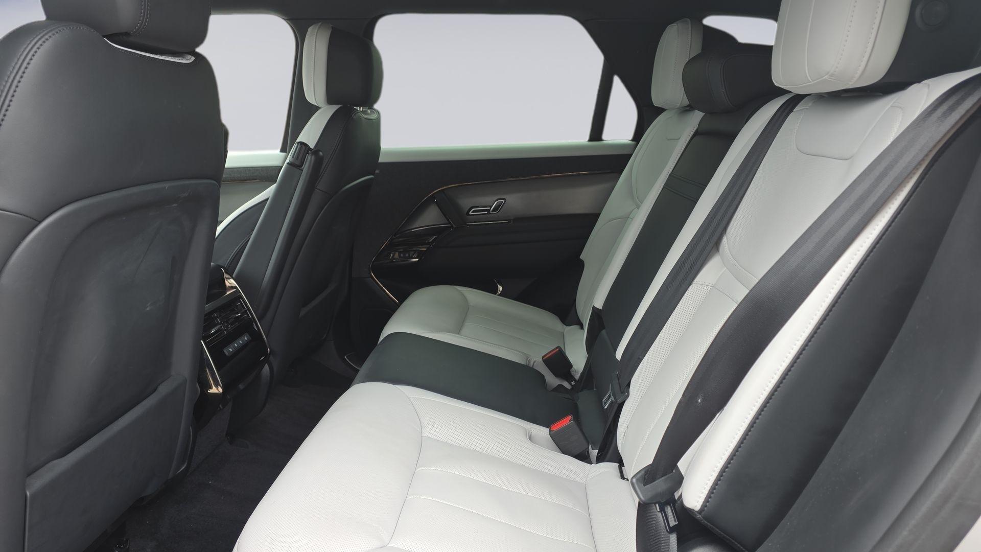Land Rover Range Rover Sport view 4
